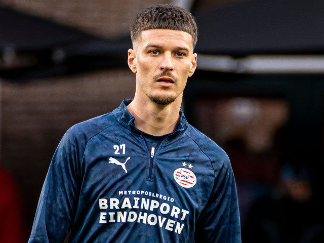 Dennis Man rămâne la PSV după ratarea transferului la Lazio