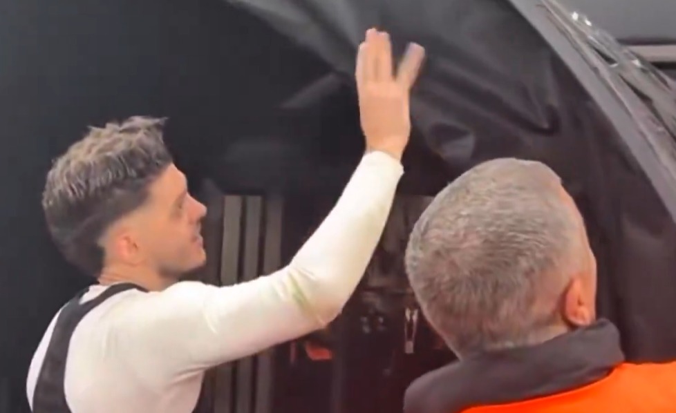 I-a aruncat tricoul soției, dar a urmat ceva la care nu se aștepta! Toată lumea își pune aceeași întrebare