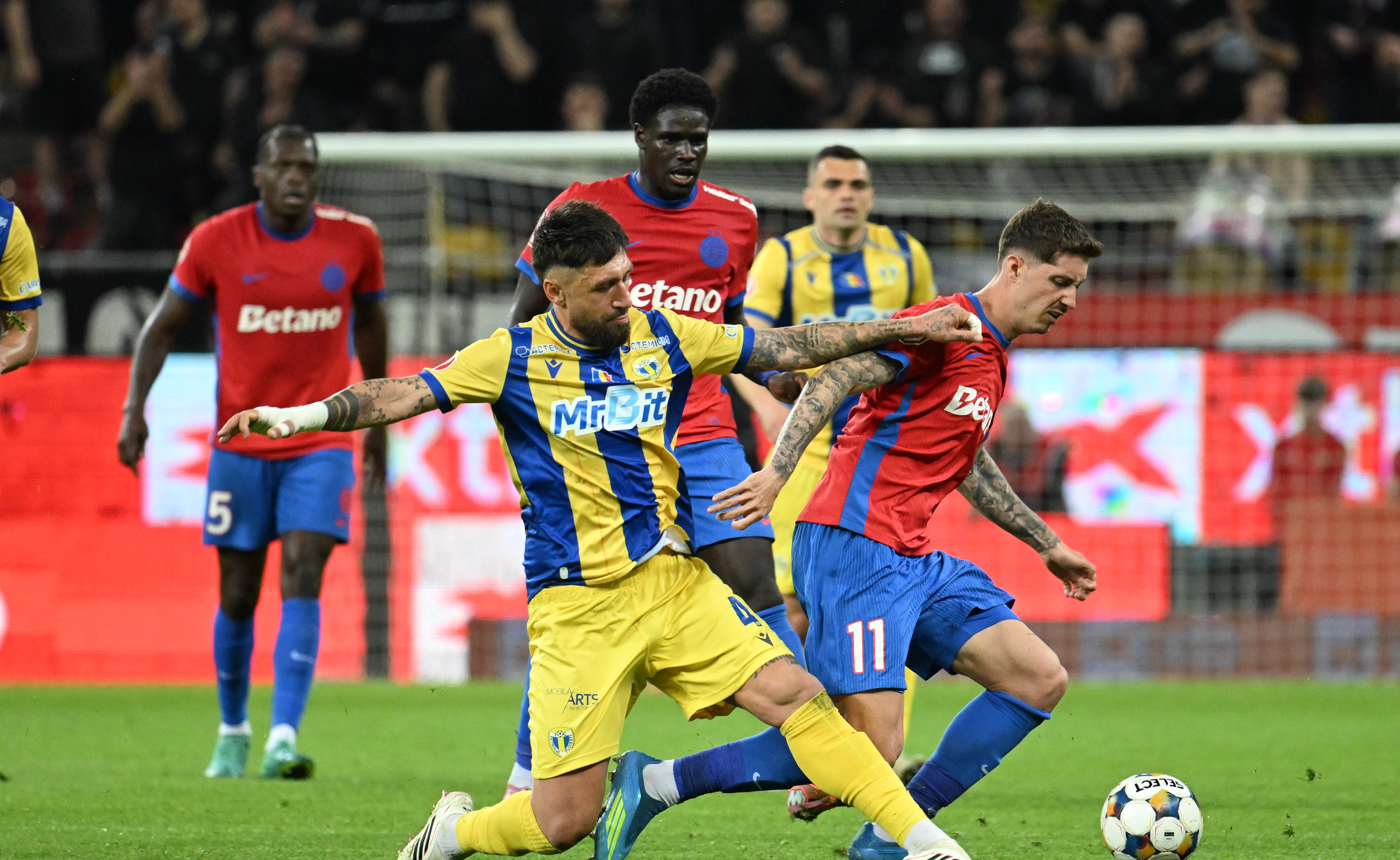 Imagine Stire Paul Papp s-a învinovățit, după FCSB - Petrolul 3-1: ”Cadouri peste cadouri. Trebuie să fiu bărbat” | 2review.ro