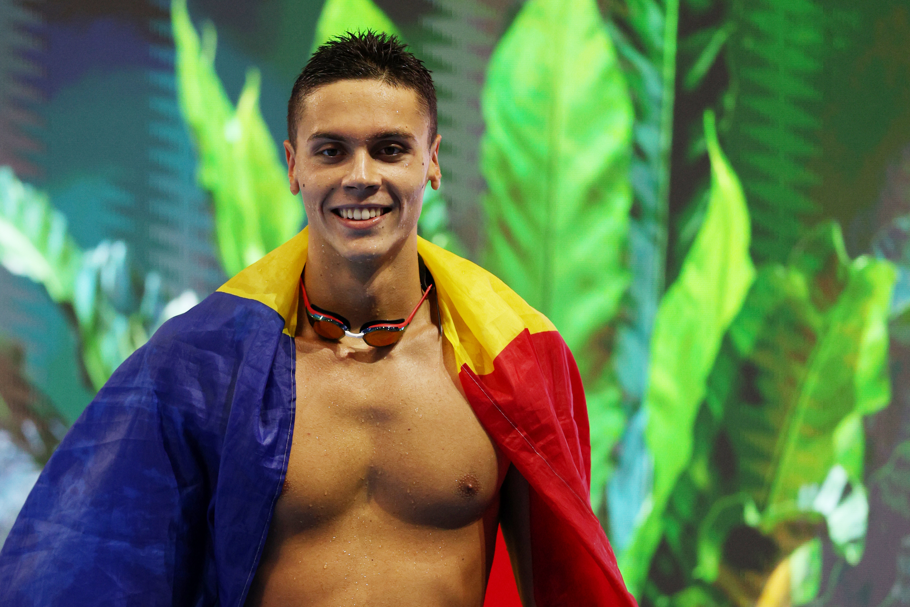 Imagine Stire David Popovici a luat al 4-lea aur în 4 zile și a făcut show la Otopeni: ”Sunt rupt de oboseală!” | 2review.ro