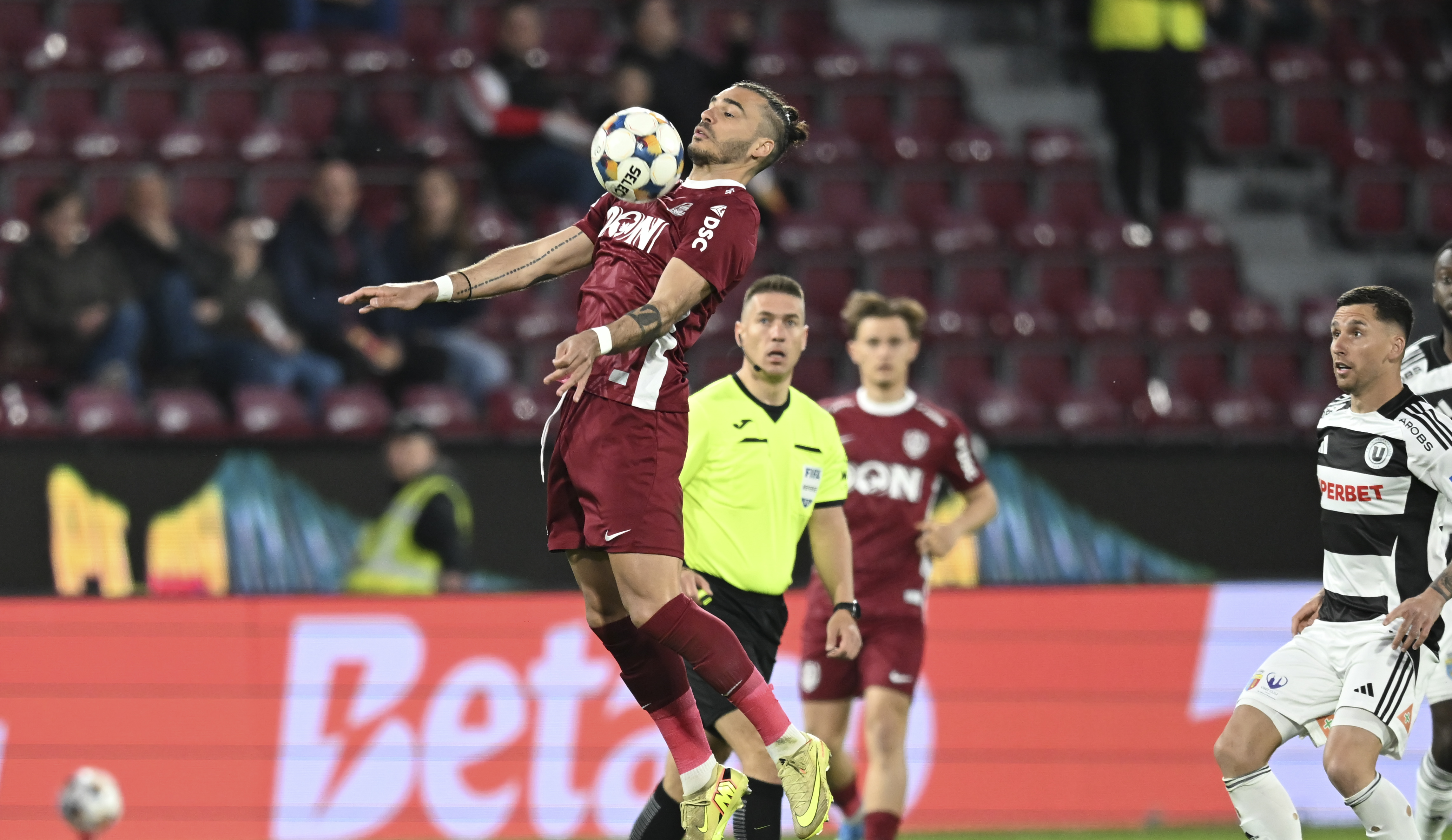 Imagine Stire A acuzat direct arbitrajul lui Szabolcs Kovacs, după CFR - ”U” Cluj 1-0: ”A știut că avea galben” | 2review.ro
