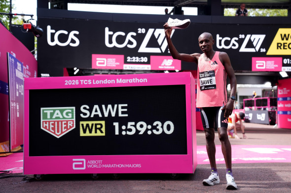 Sabastian Sawe next to the timer after setting a new world record during the 2026 TCS London Marathon. Picture date: Sunday April 26, 2026.