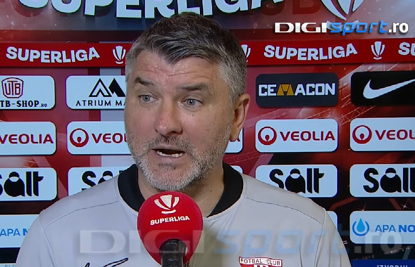 Imagine Stire Adrian Mihalcea, după UTA - Farul 0-0: ”Trebuie să îi mint pe jucători acum” | 2review.ro