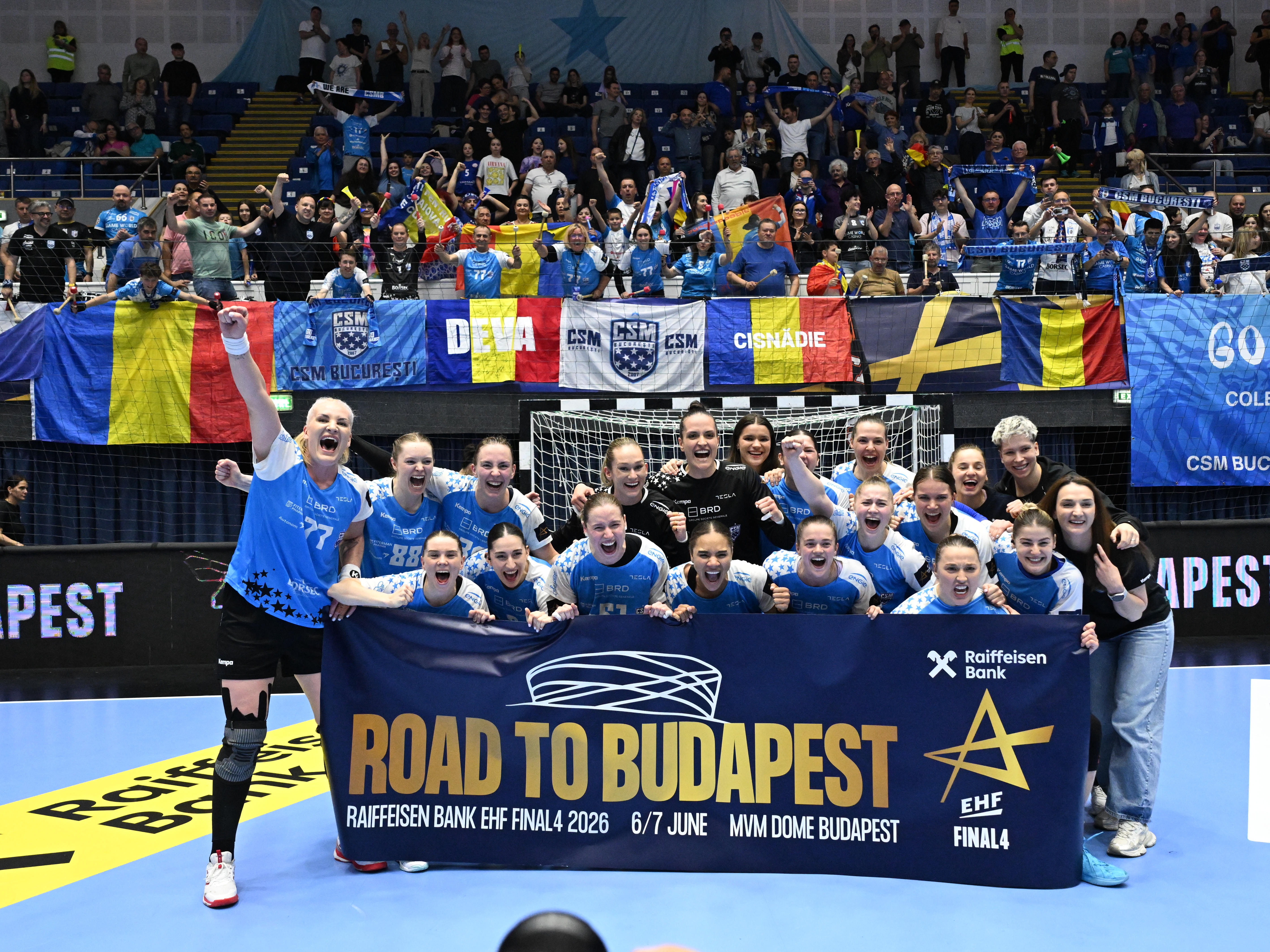 Imagine Stire CSM București - Esbjerg 37-27! Victorie epică și ”Tigroaicele” sunt în Final Four! Brest - Bistrița 36-30 și Gloria a ratat calificarea | 2review.ro