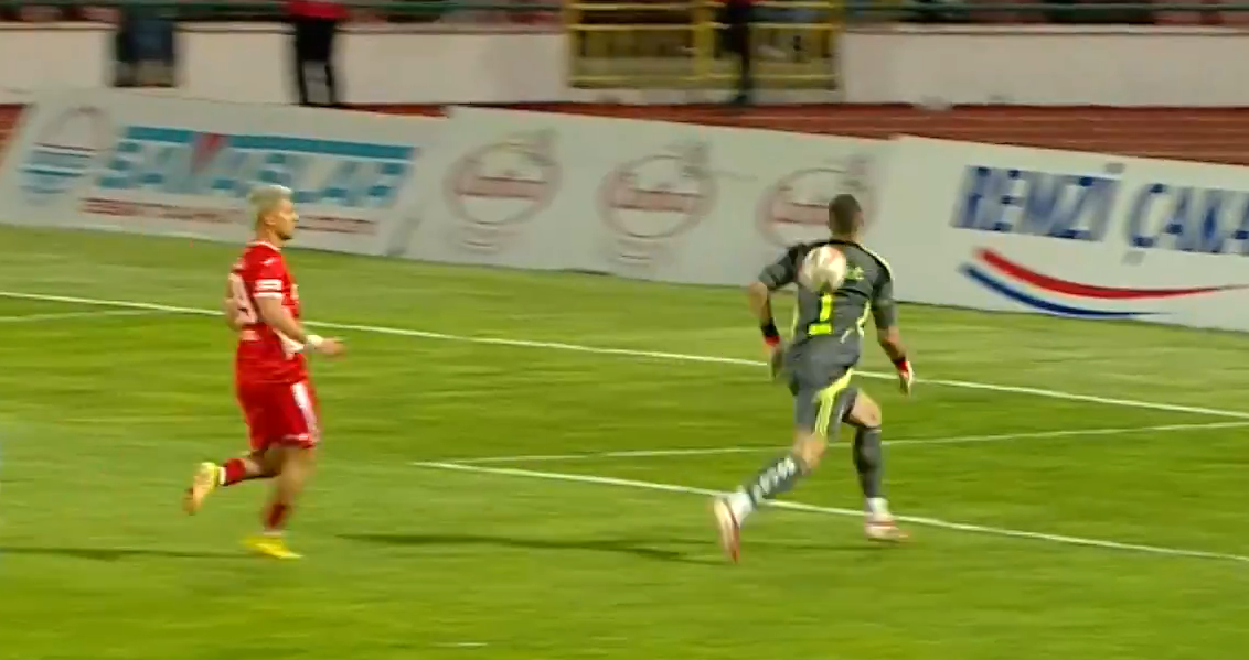 Imagine Stire ”Mă uit la fotbal de 45 de ani, n-am mai văzut așa ceva”. Golul din barajul de promovare care a făcut înconjurul lumii | 2review.ro