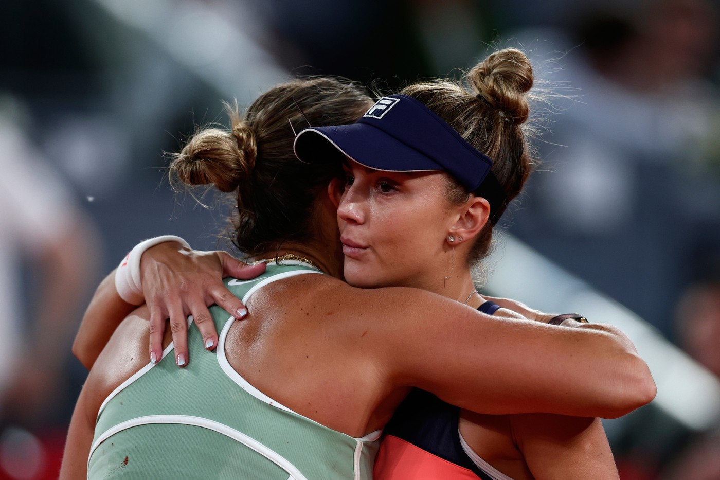 Imagine Stire Ce cuvinte i-a șoptit Jaqueline Cristian la ureche Arynei Sabalenka. Jucătoarea din Belarus n-a rămas datoare | 2review.ro