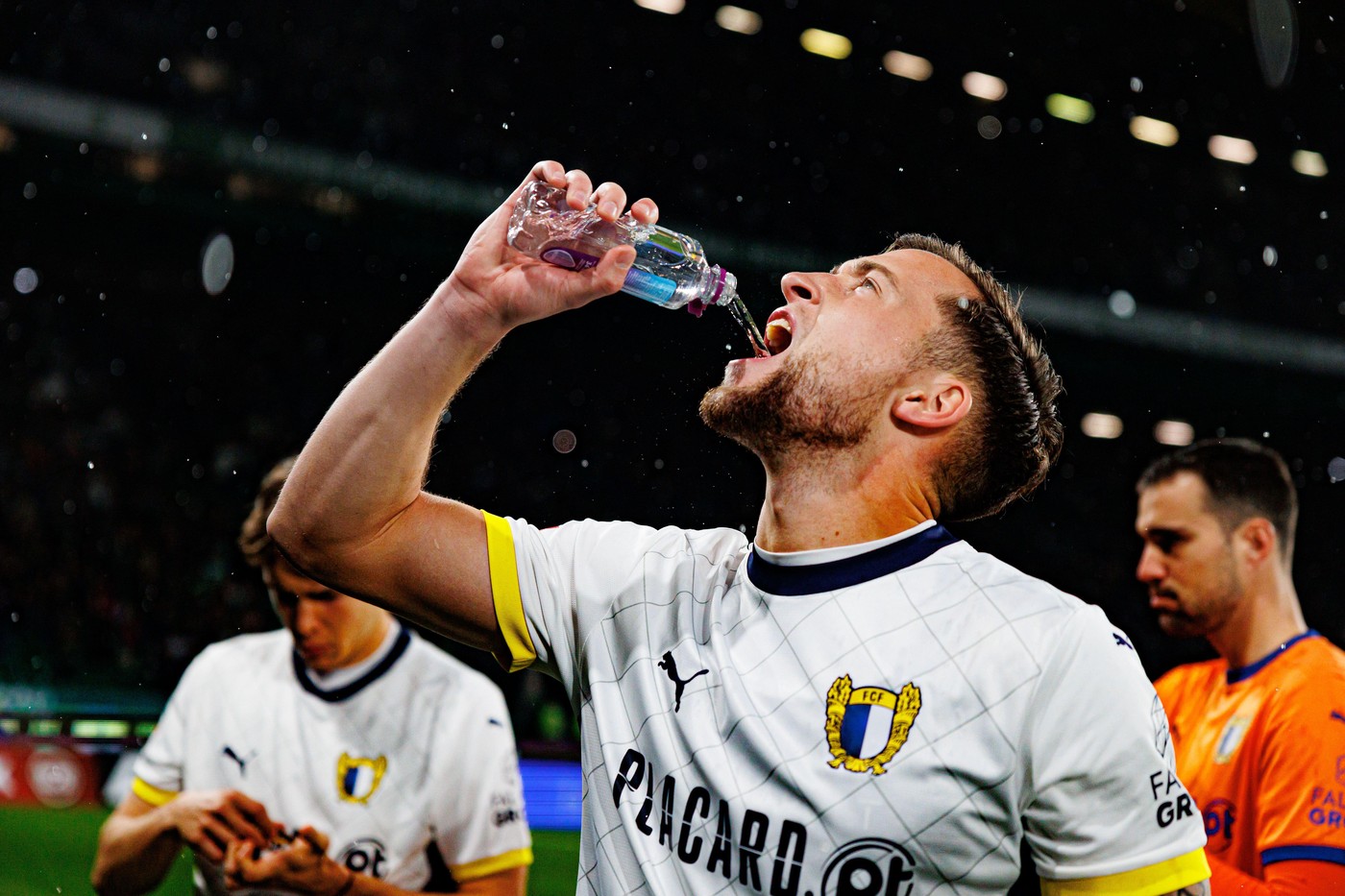 Până în 2030! Fotbalistul aflat pe lista FCSB-ului a semnat