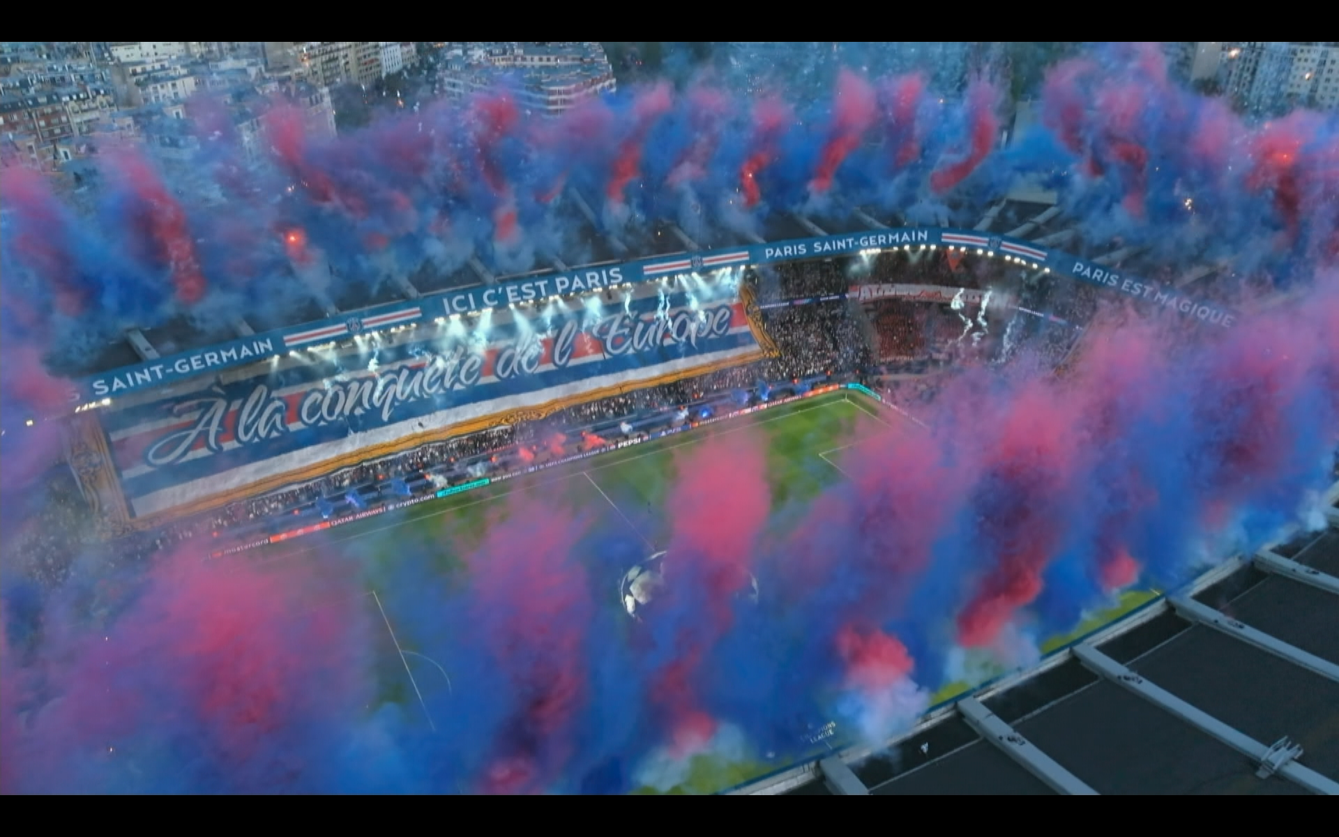 Imagine Stire Atmosferă impresionantă la PSG - Bayern. Moment inedit înainte de ”finala” din semifinala Champions League | 2review.ro