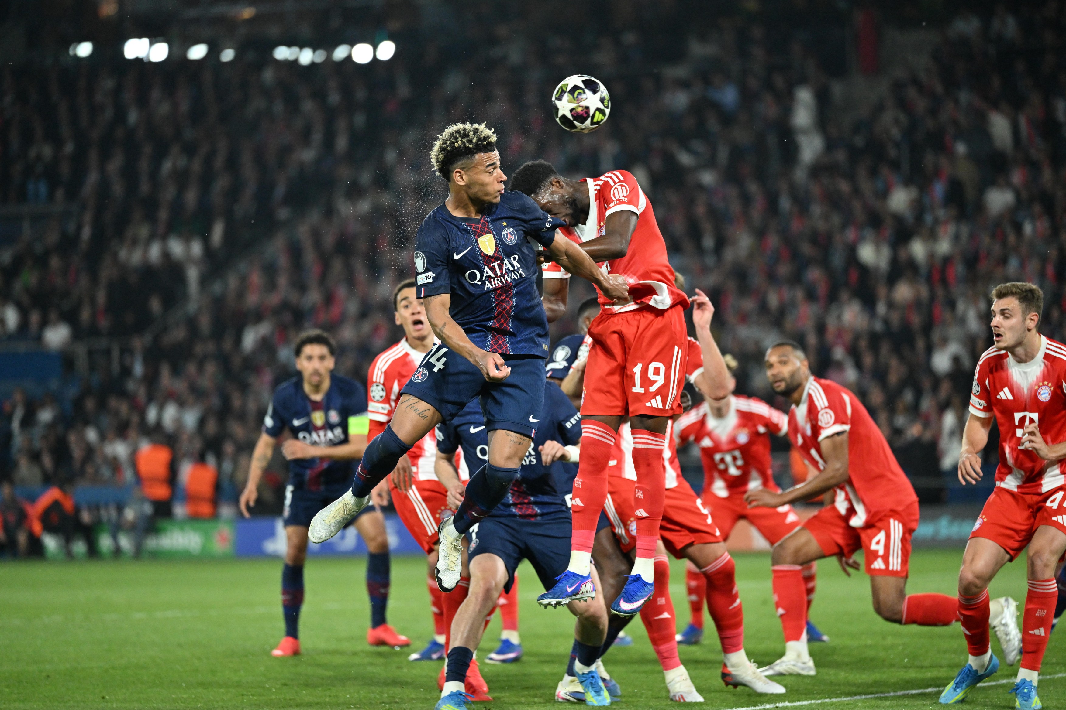 Imagine Stire S-a scris istorie la PSG - Bayern! Prima repriză a intrat direct în manualele de fotbal | 2review.ro