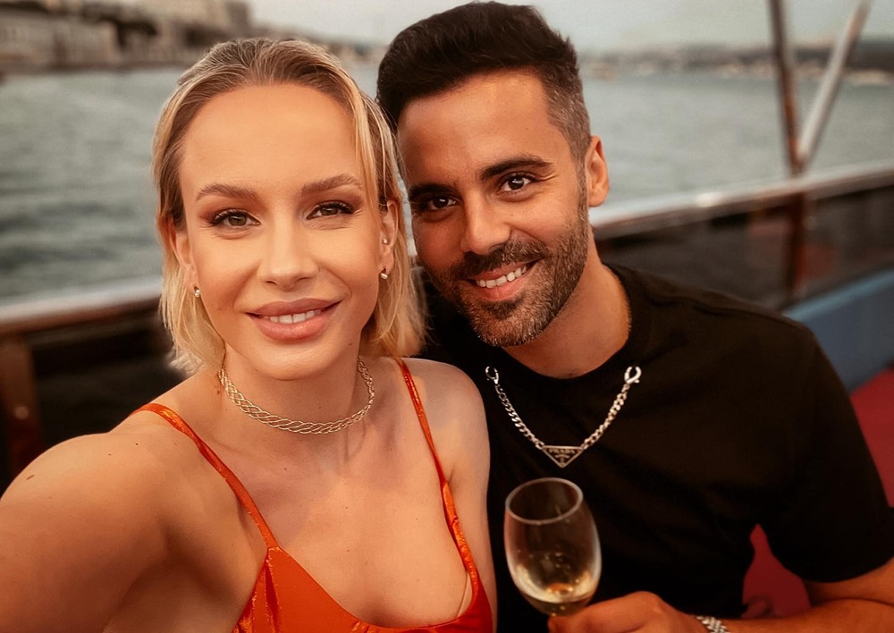 Sandra Izbașa, postare în miez de noapte, la două zile după momentul viral cu Poliția și "scoate șprițul ăla"