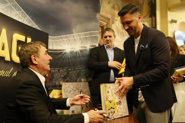 Autograf de la Hagi pentru Marica