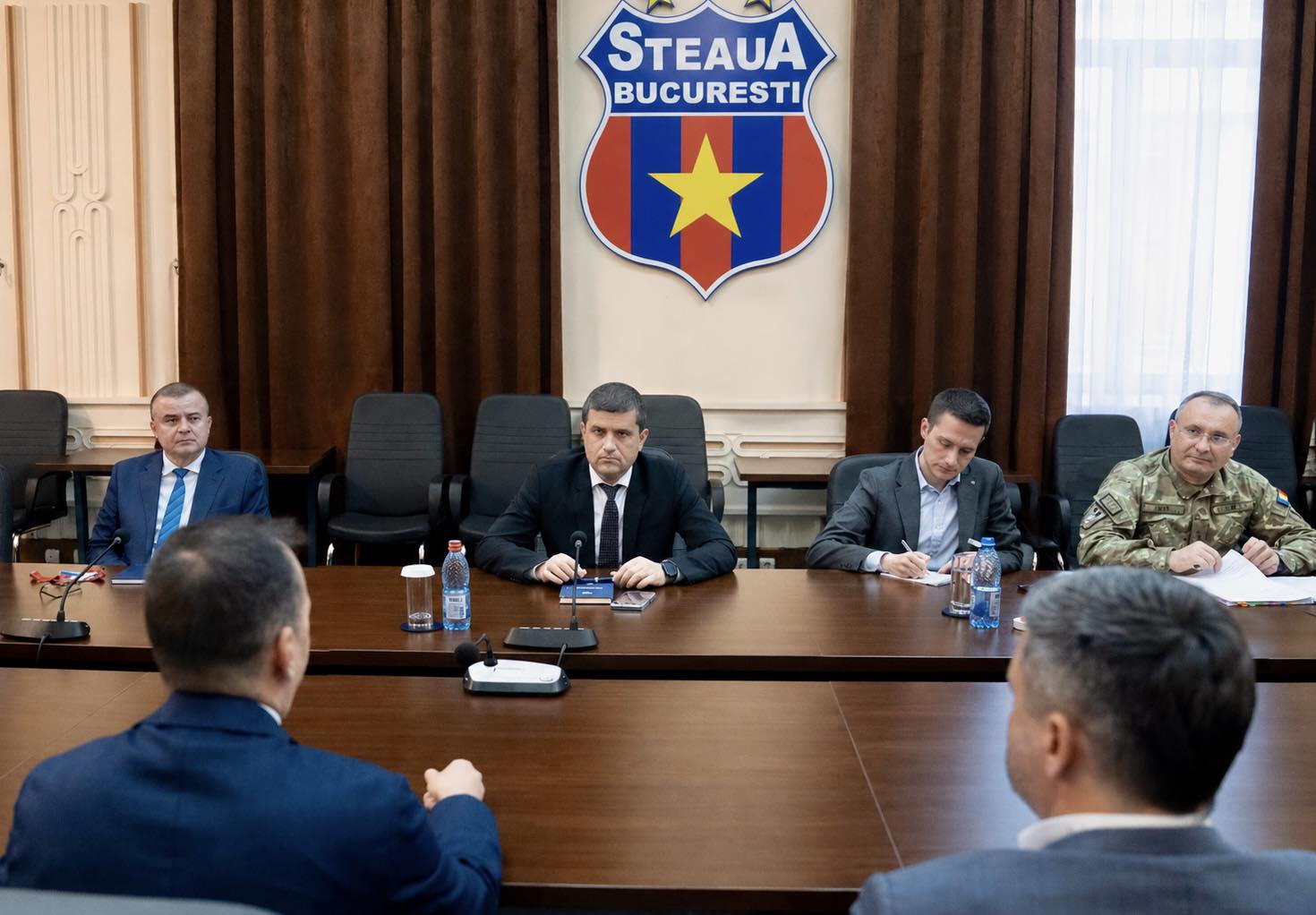 Imagine Stire Ministrul Apărării: ”Îmi doresc ca Steaua să ajungă acolo unde îi este locul”. Precizări despre negocierile cu mediul privat | 2review.ro