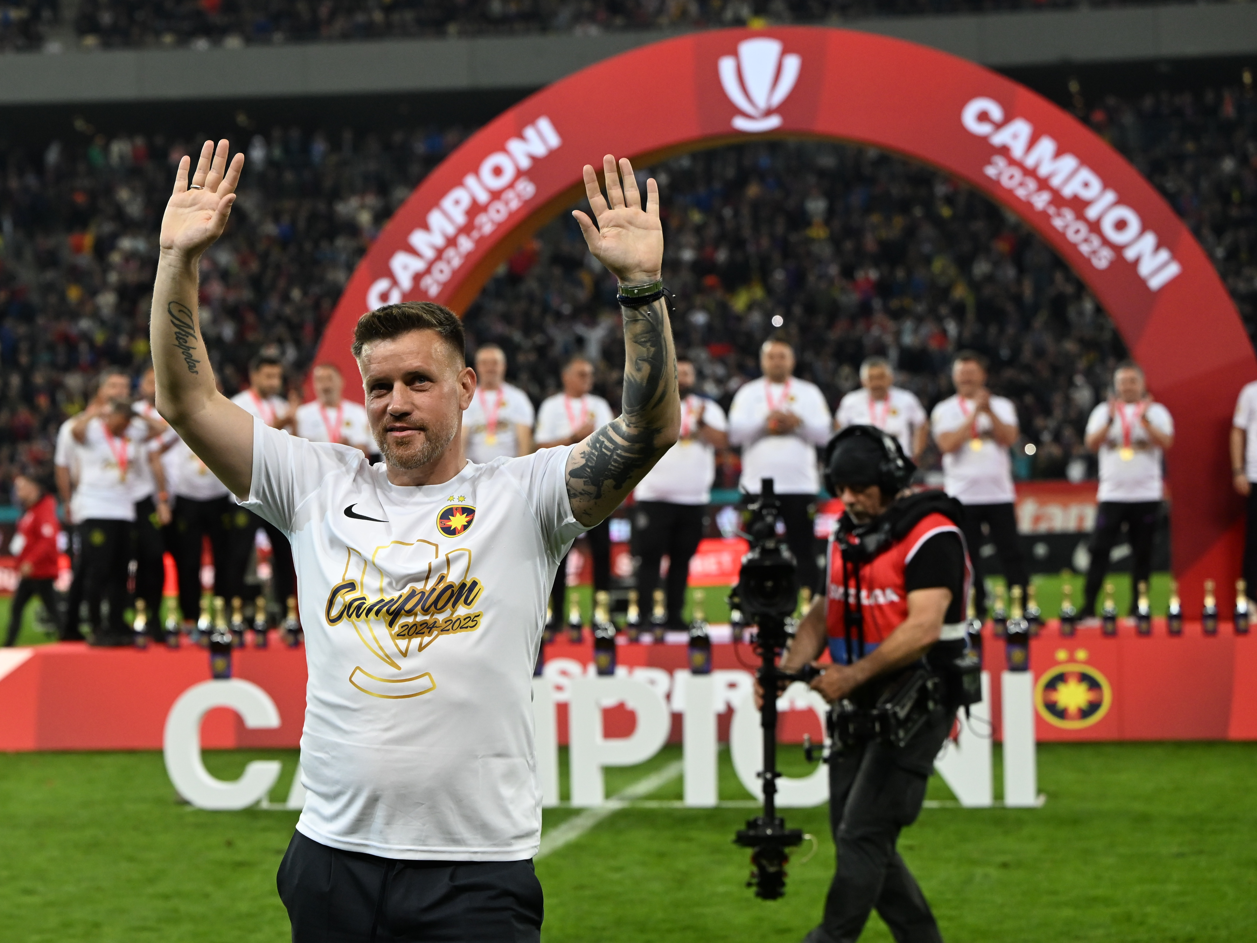 Imagine Stire Dat de gol în direct: Mihai Pintilii semnează, dar nu cu FCSB! | 2review.ro