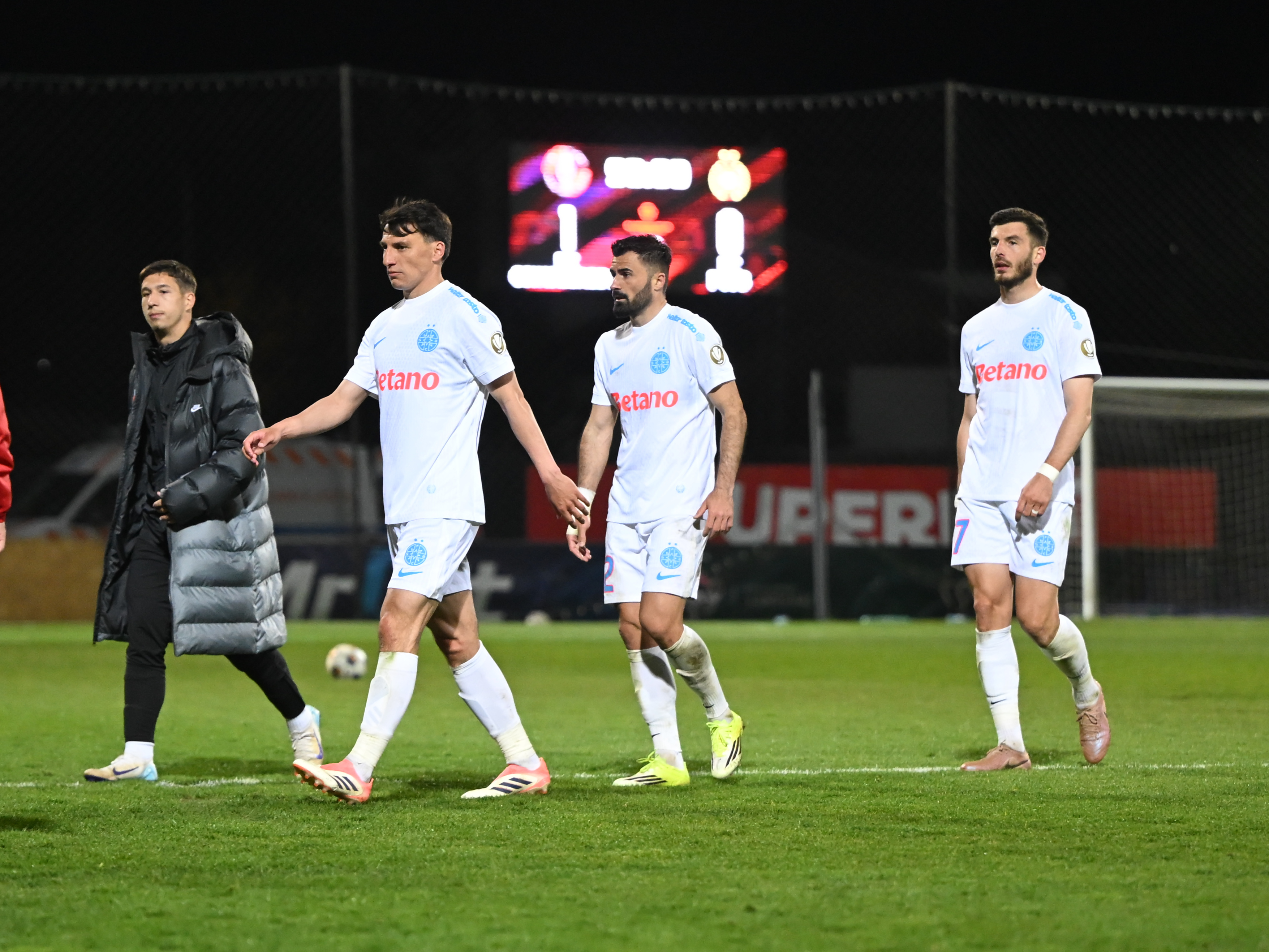 Imagine Stire Lovitură după lovitură: ei sunt cei șapte jucători pe care FCSB vrea să-i dea afară în vară | 2review.ro