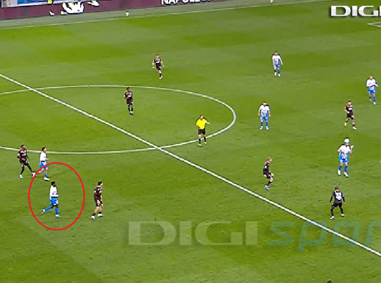 Imagine Stire Eroare uriașă de arbitraj la Craiova - Dinamo! Ofsaid mare la golul 2: ”E șocant”. Greșeala care poate decide titlul | 2review.ro