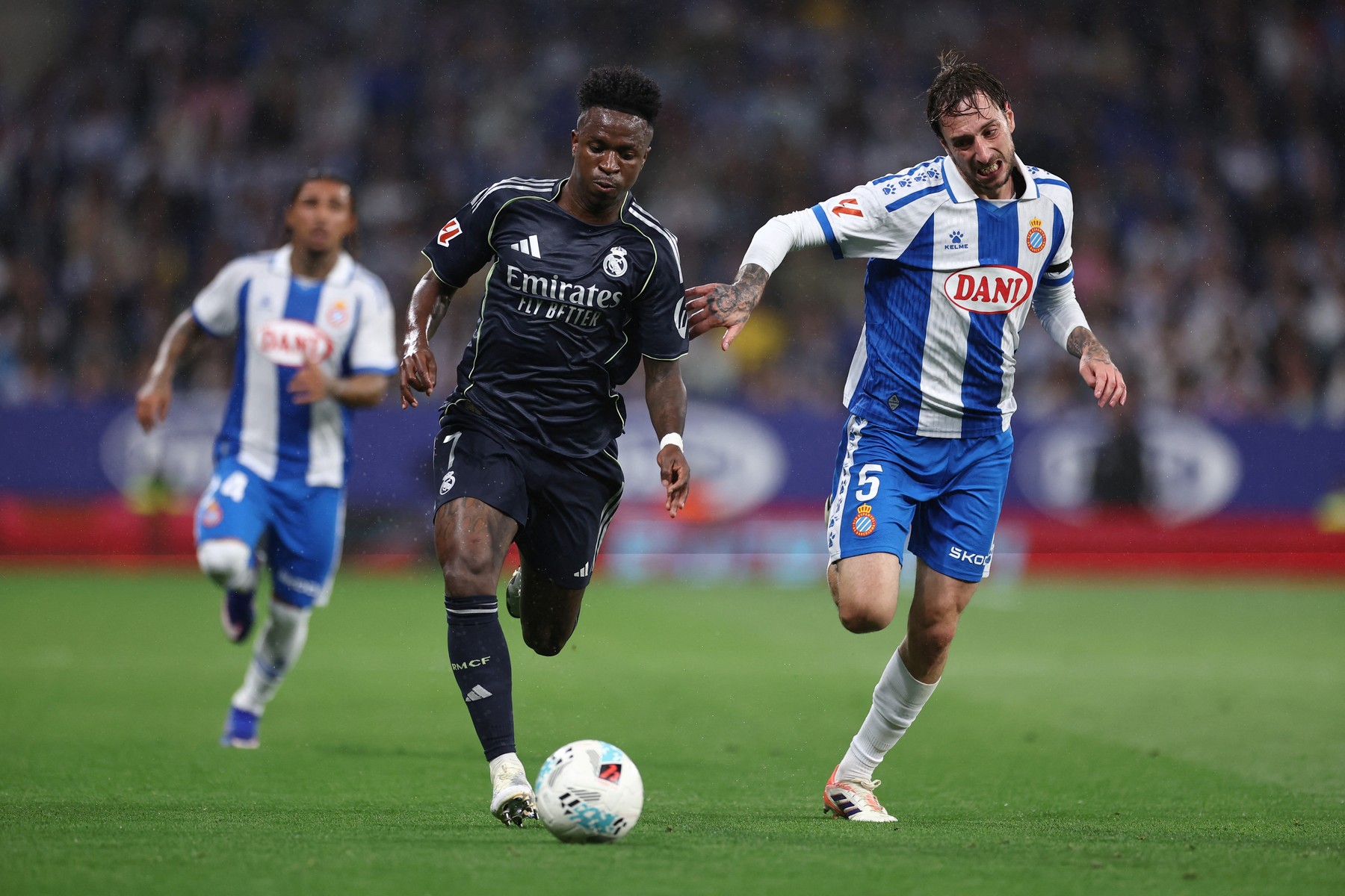 Imagine Stire Espanyol - Real Madrid 0-2, ACUM, Digi Sport 3. Gool! Vinicius amână petrecerea Barcelonei | 2review.ro