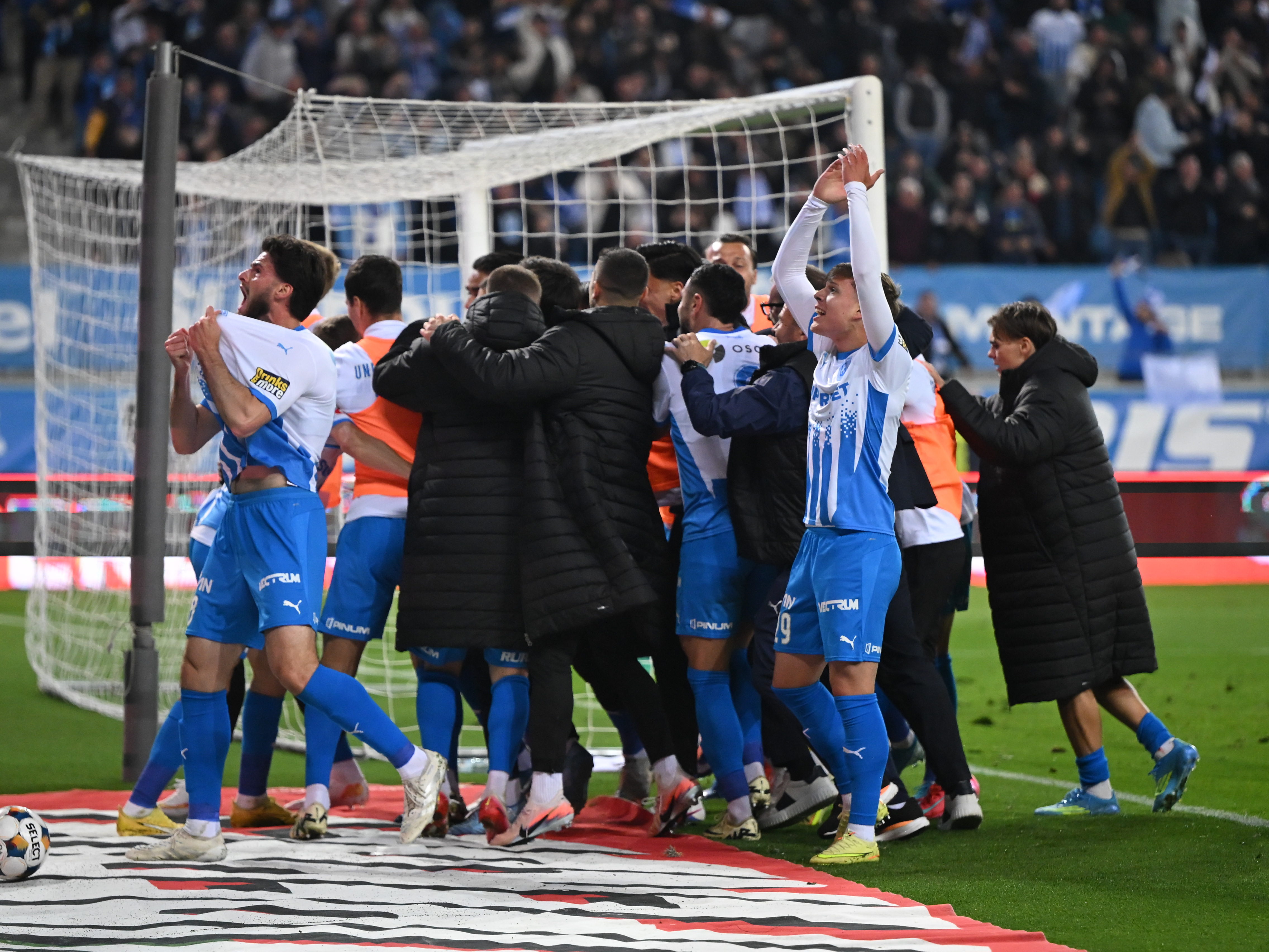 Imagine Stire Universitatea Craiova se pregătește de primul titlu, după 35 de ani: calculele, după 2-1 cu Dinamo | 2review.ro