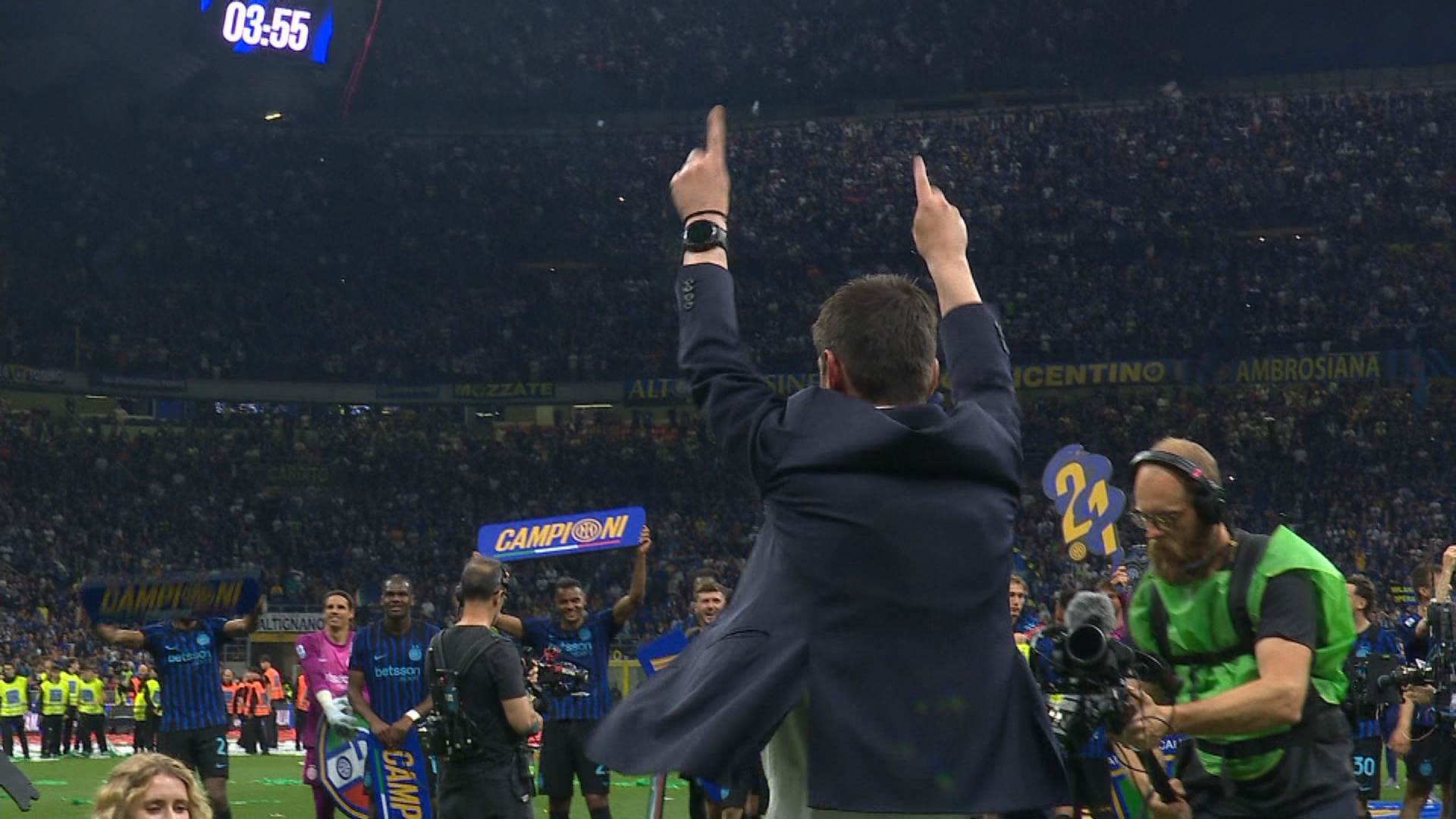 Imagine Stire Îi datorează tot lui Cristi Chivu în Italia: ”Am avut norocul să-l întâlnesc din nou” | 2review.ro