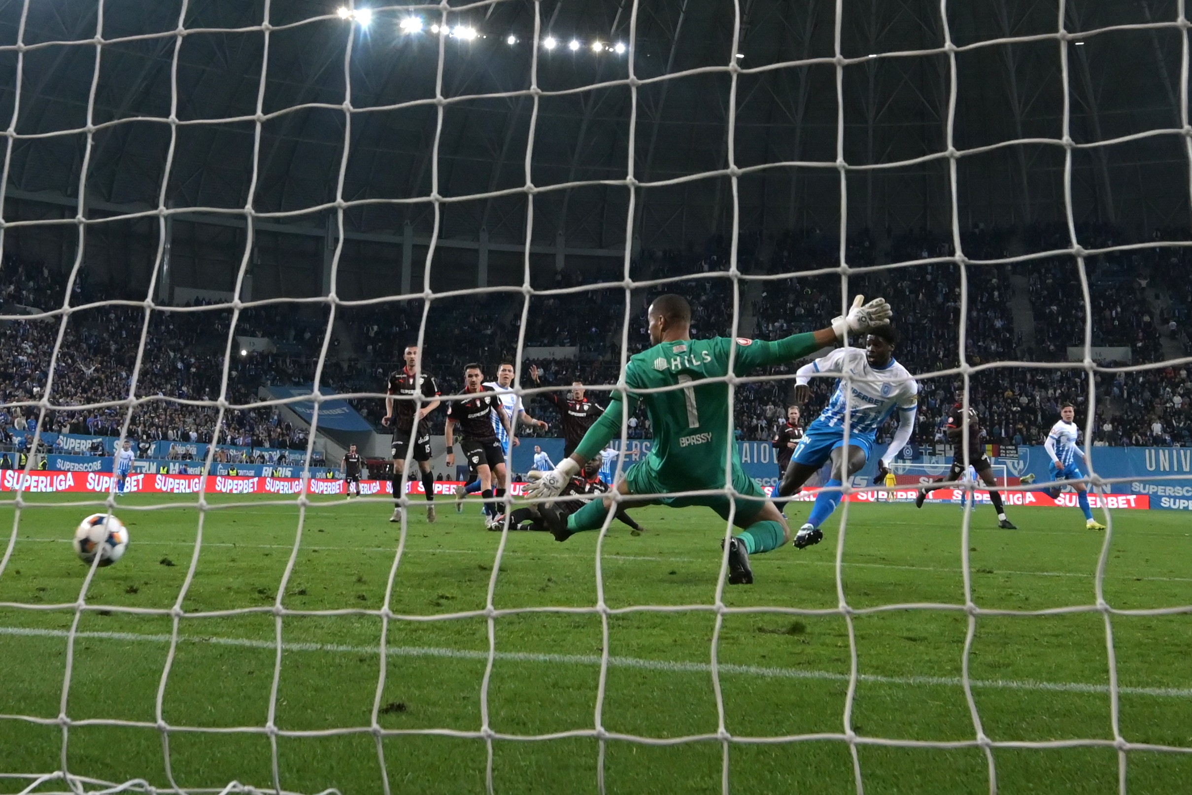 Imagine Stire Dinamo s-a sucit: plângere la CCA, după scandalul de arbitraj de la meciul cu Universitatea Craiova | 2review.ro