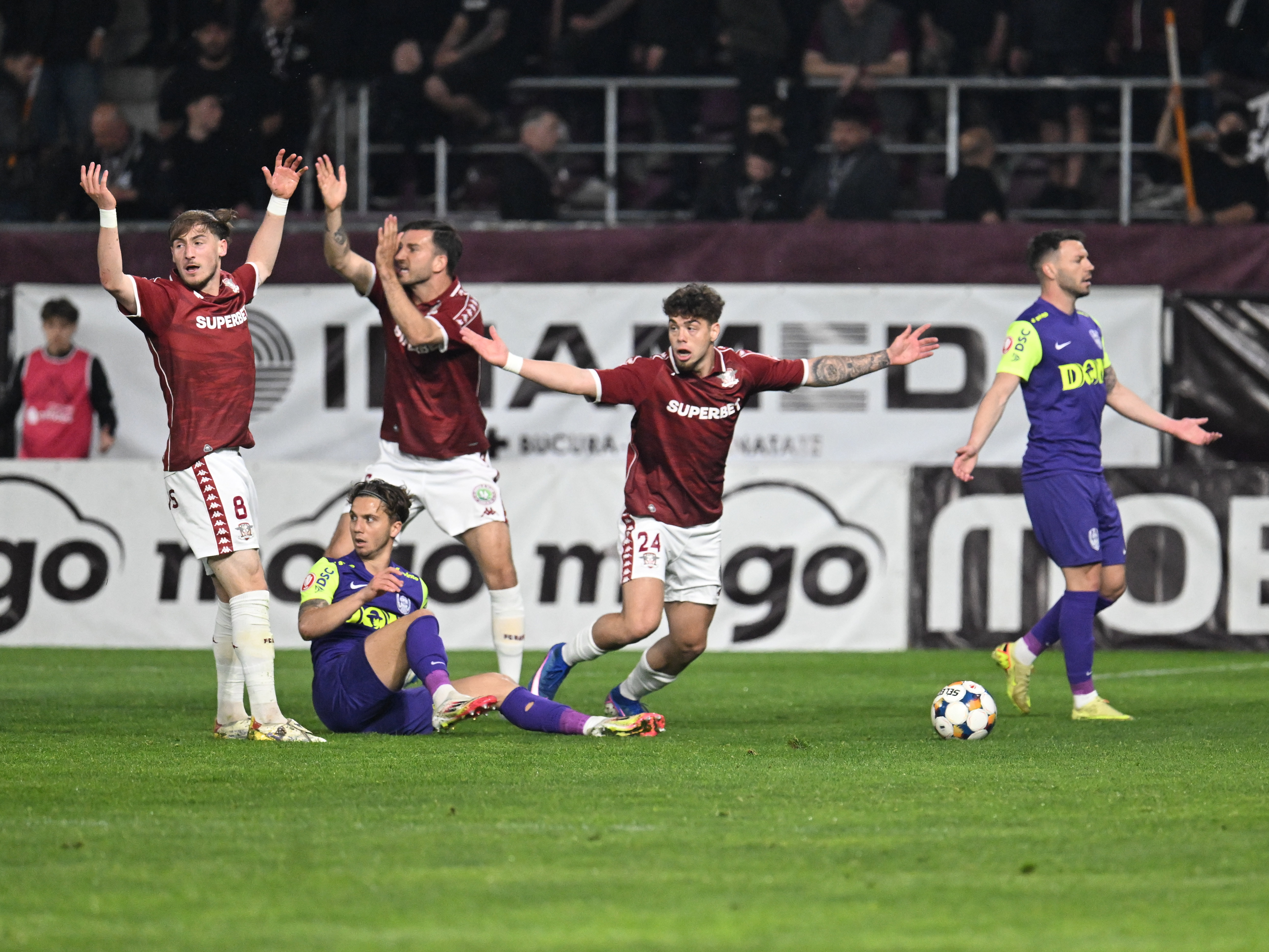 Imagine Stire Rapid - CFR Cluj 0-2, ACUM, Digi Sport 1. GOOL! Andrei Cordea a punctat din penalty | 2review.ro