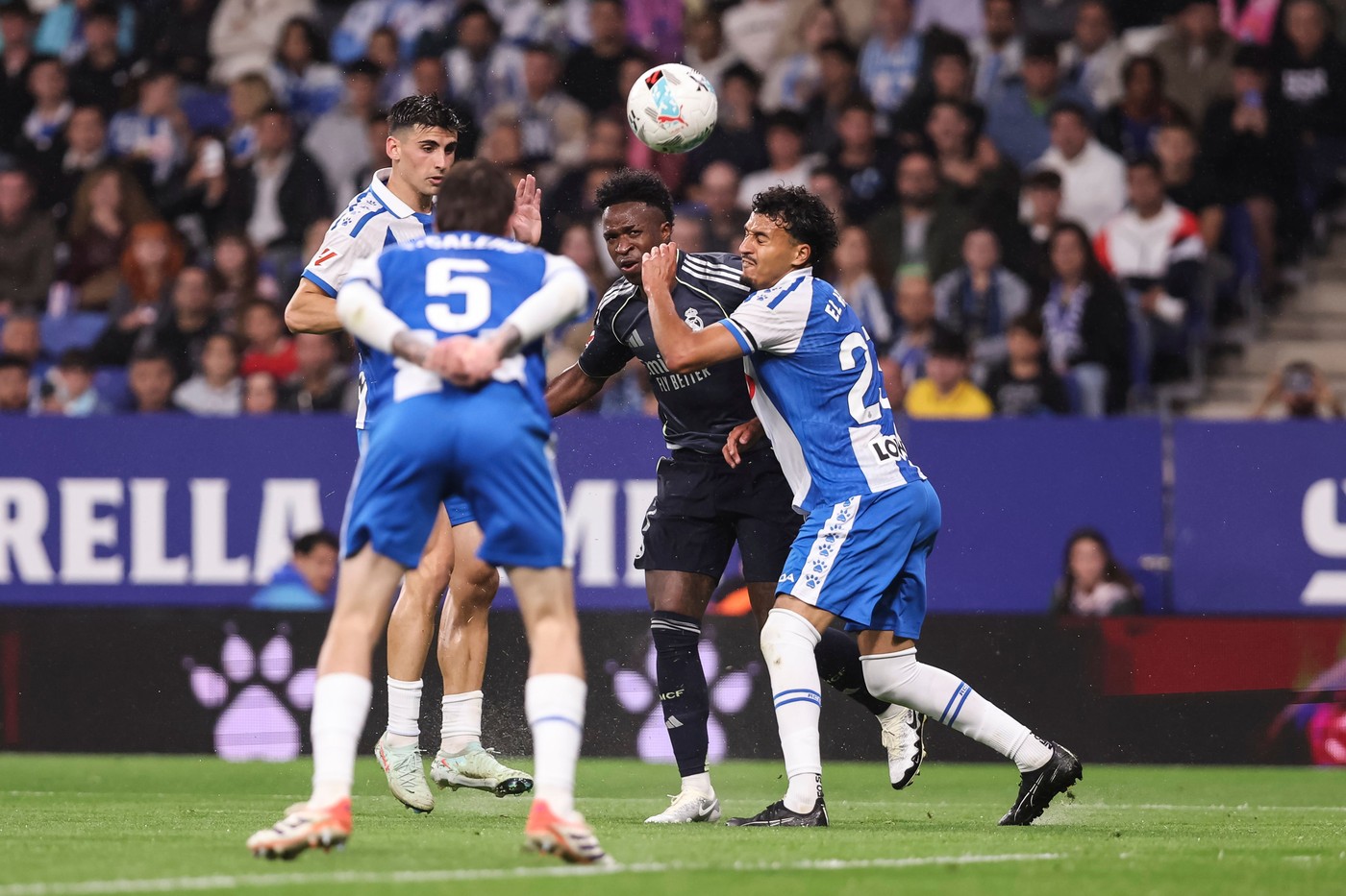 Imagine Stire Vinicius Junior: ”Ești un prost”. Replica primită de starul lui Real Madrid de la fundașul lui Espanyol | 2review.ro