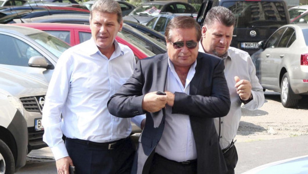 Miliardarul român se însoară, cu o zi înainte să împlinească 72 de ani. Viitoarea soție, în prim-plan