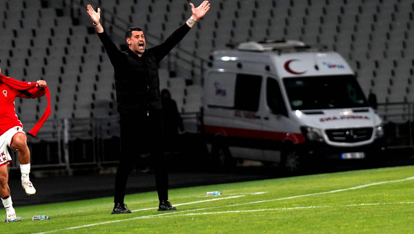 Caz neverosimil în Europa! Și-au dat antrenorul afară a cincea oară, după 0-1 cu ultimul loc