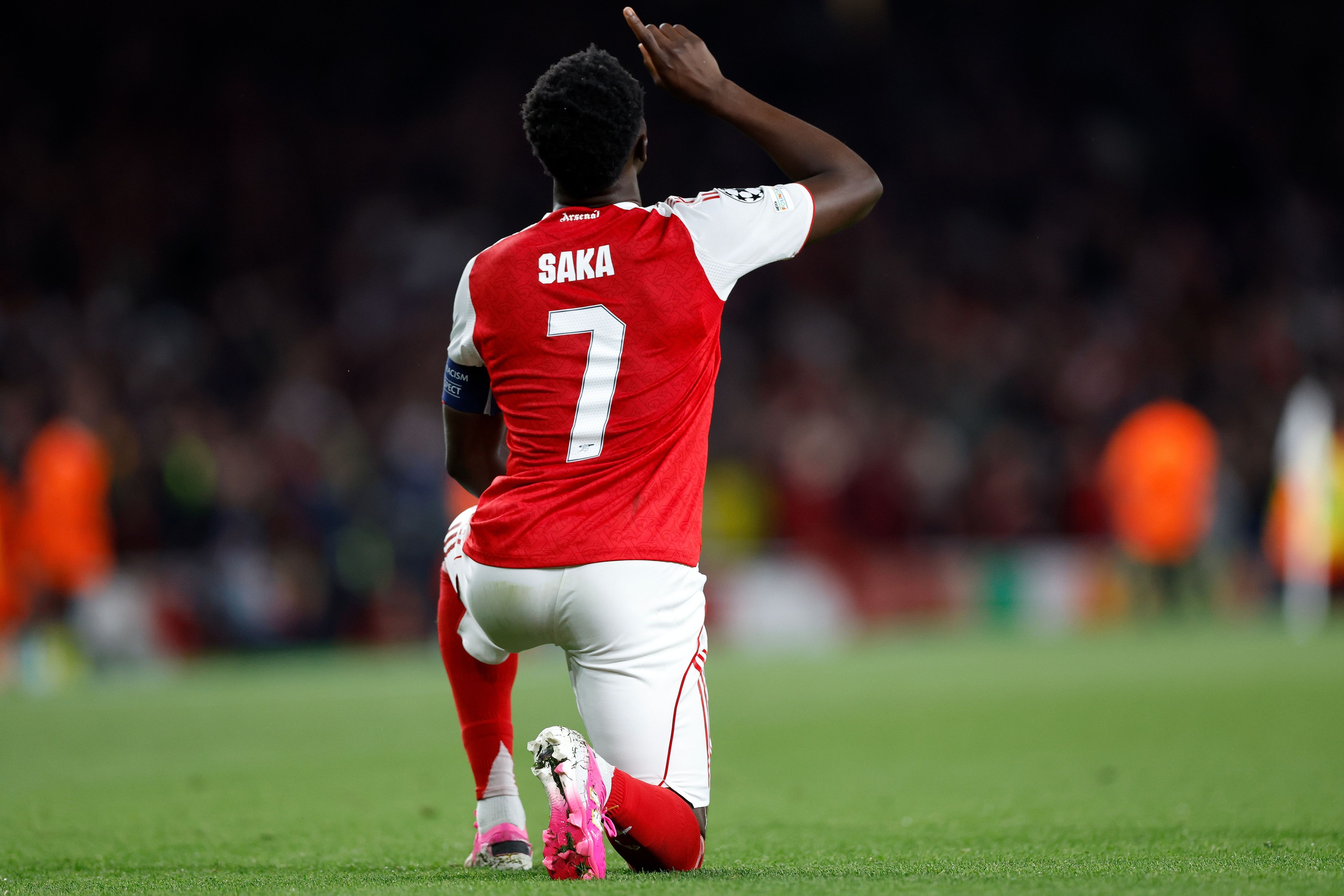 Imagine Stire Reacția lui Bukayo Saka, după ce a fost erou la Londra și a dus-o pe Arsenal în finala Ligii Campionilor | 2review.ro