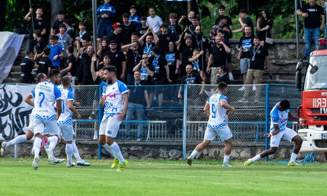 Corvinul Hunedoara, promovată matematic în Superligă după 34 de ani — image 3