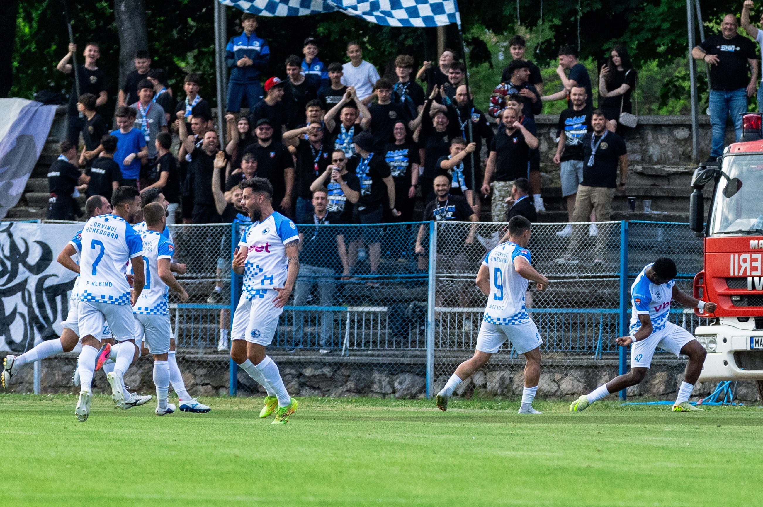 Imagine Stire Corvinul Hunedoara, prima echipă promovată matematic în SuperLigă | 2review.ro