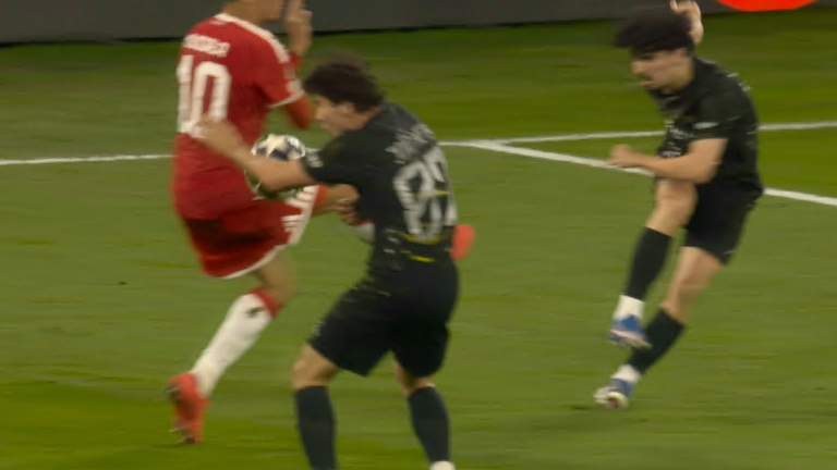 Imagine Stire DOUĂ faze controversate în prima repriză la Bayern - PSG: bavarezii au cerut o eliminare și un penalty | 2review.ro