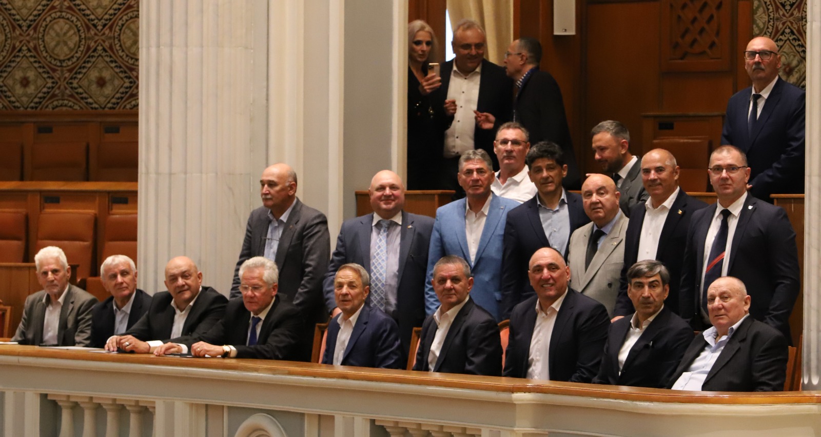 Imagine Stire Jucătorii Stelei din 1986, în Parlament! Gabi Balint a făcut un apel: ”Cere o decizie pe măsură” | 2review.ro