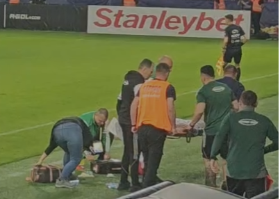 Imagine Stire Direct la spital! Cosmin Matei a fost făcut K.O. în Steaua - Sepsi, după o intrare de cartonaș roșu | 2review.ro