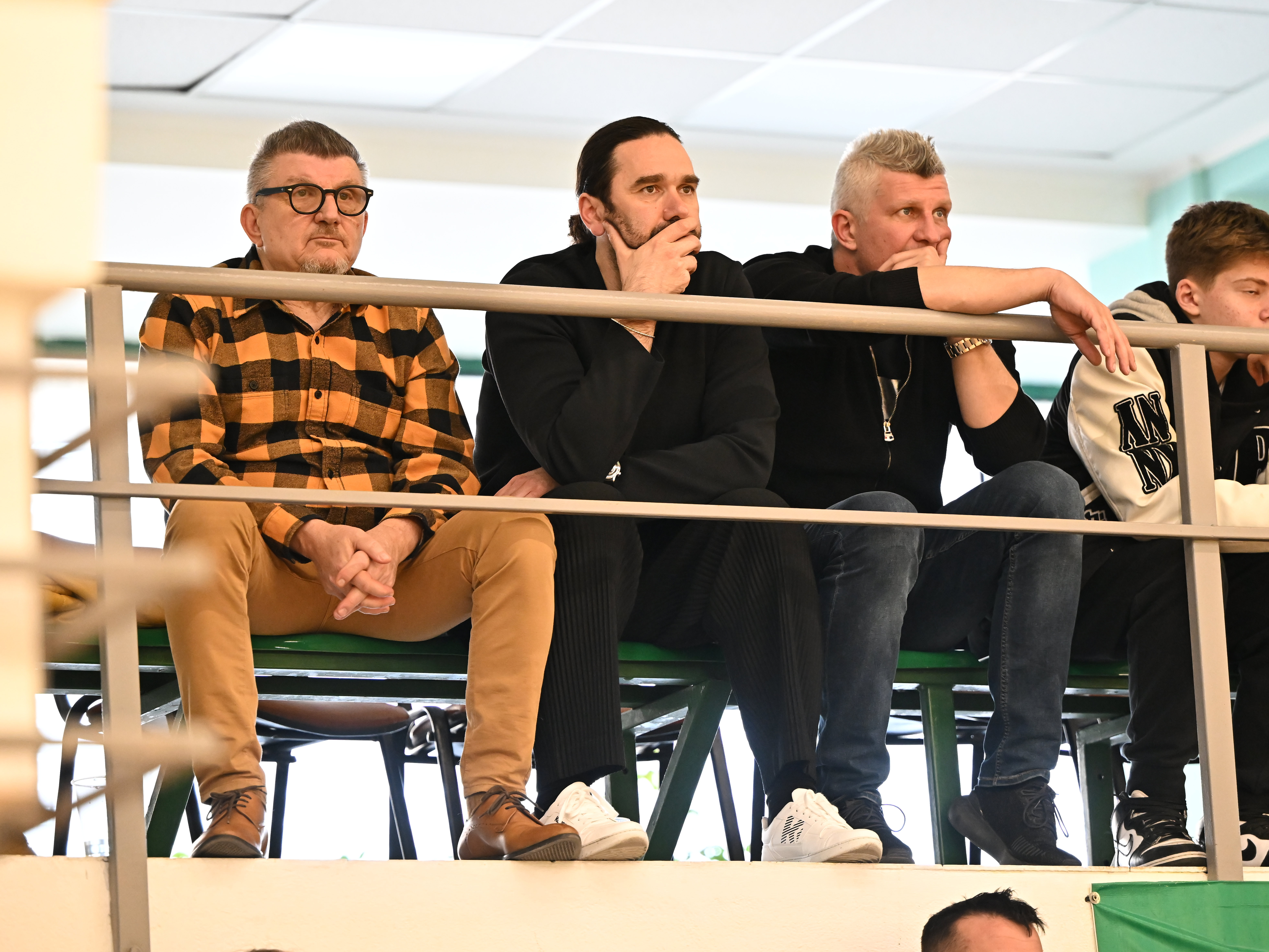 Imagine Stire Scandal uriaș: anunțul FRH după ce jucătoarele României U20 au petrecut în club sub ochii lui Viorel Mazilu! ”E inadmisibil” | 2review.ro