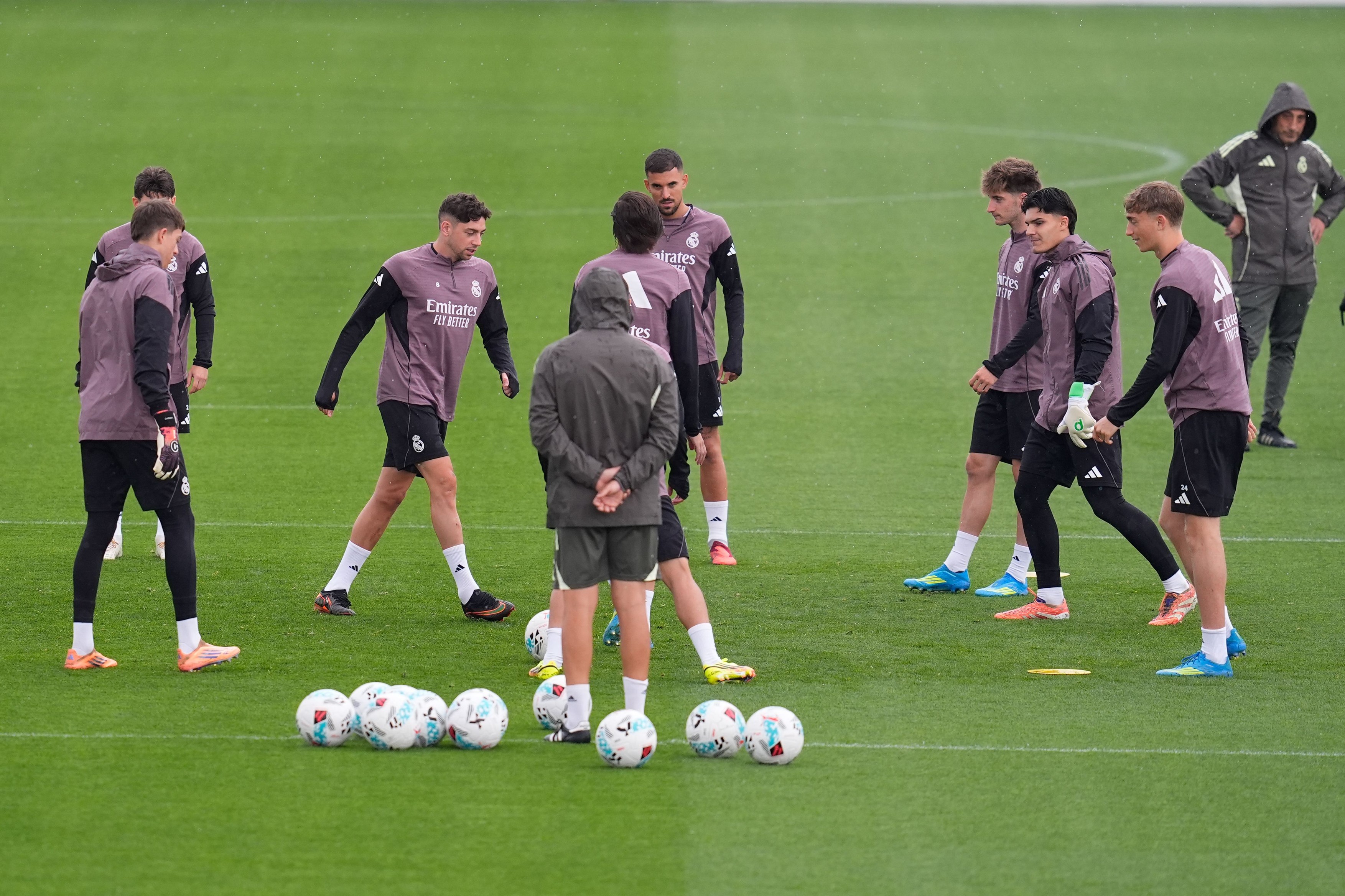Imagine Stire Real Madrid primește o adevărată lovitură, după bataia dintre Valverde și Tchouameni. Poate rata El Clasico! | 2review.ro