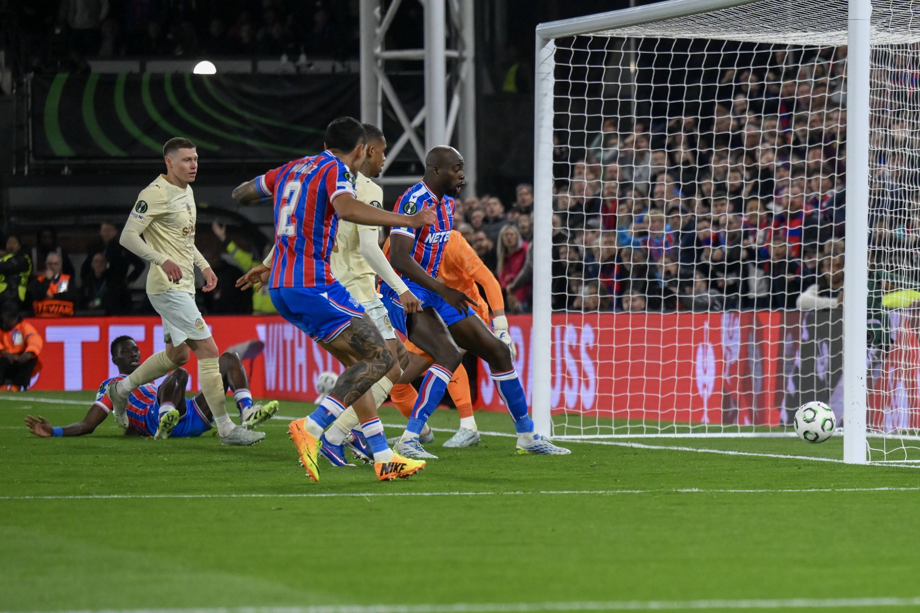 Imagine Stire Crystal Palace - Șahtior 2-1. Englezii s-au impus și la retur și s-au calificat în finala UEFA Conference League | 2review.ro