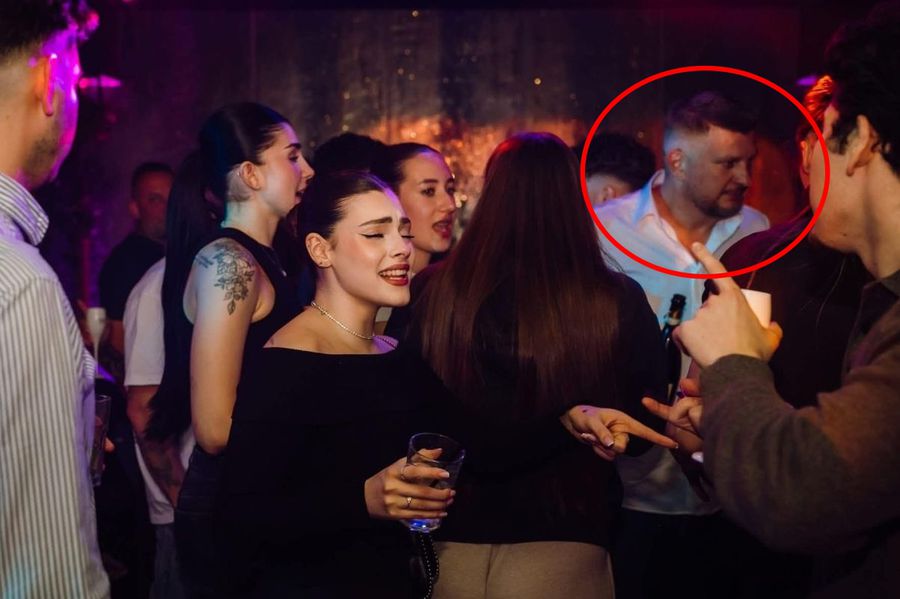 Imagine Stire Surprins într-un club de noapte alături de mai multe jucătoare, Viorel Mazilu a reacționat vehement | 2review.ro