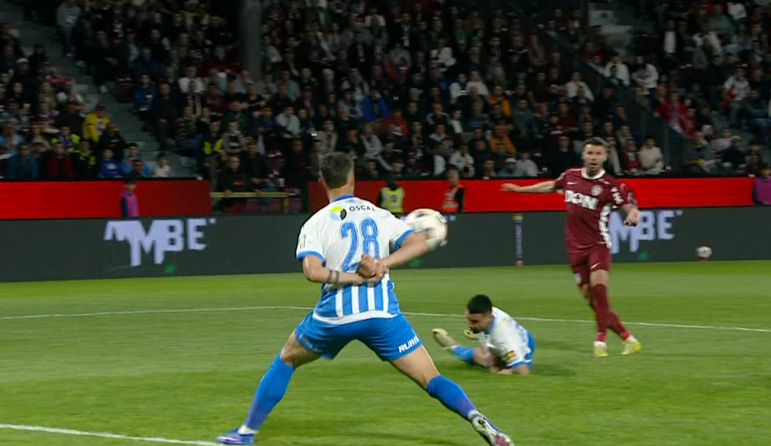 CFR a cerut penalty cu Universitatea Craiova! Ce s-a constatat la VAR