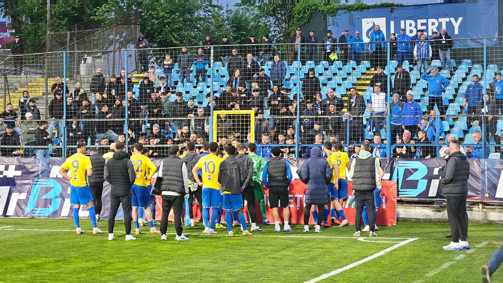Suporterii Farului nu au mai rezistat, după înfrângerea cu Oțelul! Jucătorii, trași la răspundere