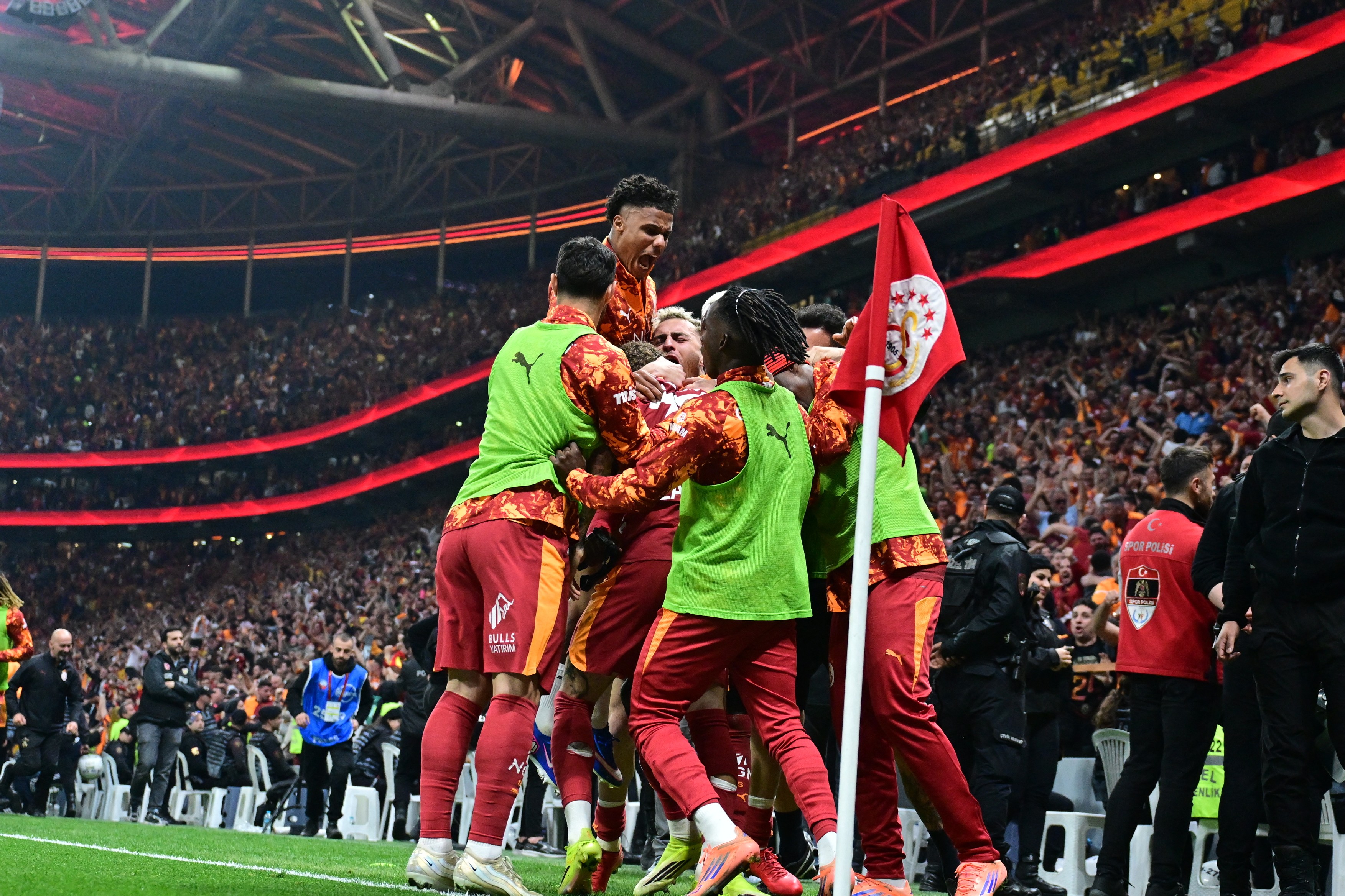S-a dat titlul în Turcia: nebunie la Istanbul!