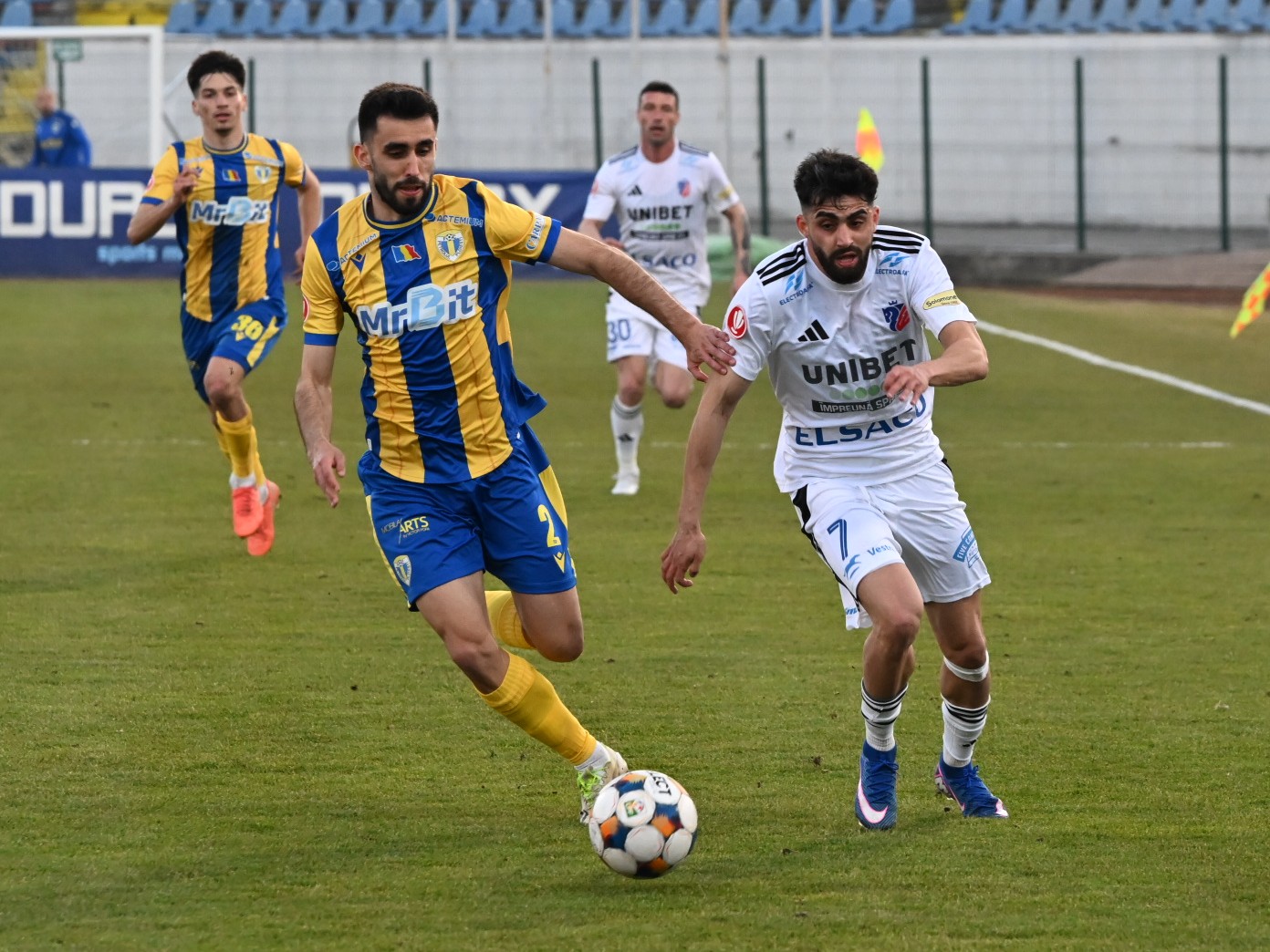 Imagine Stire Botoșani - Petrolul, LIVE VIDEO, 16:00, Digi Sport 1. Cele două echipe au obiective diferite | 2review.ro