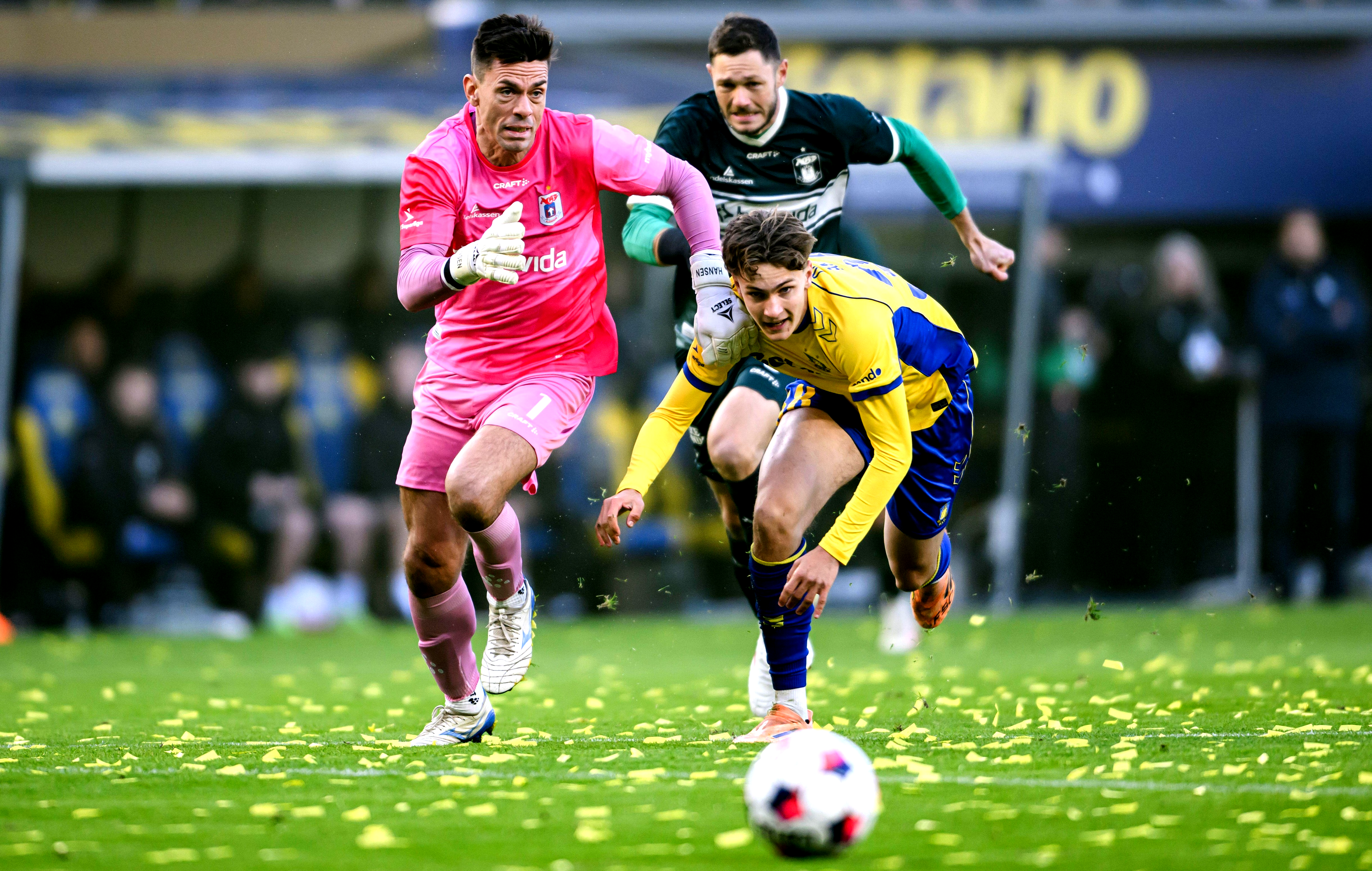 Imagine Stire Victorie istorică! Și-au bătut rivala cu 2-0 și au câștigat titlul, după o secetă de 40 de ani | 2review.ro