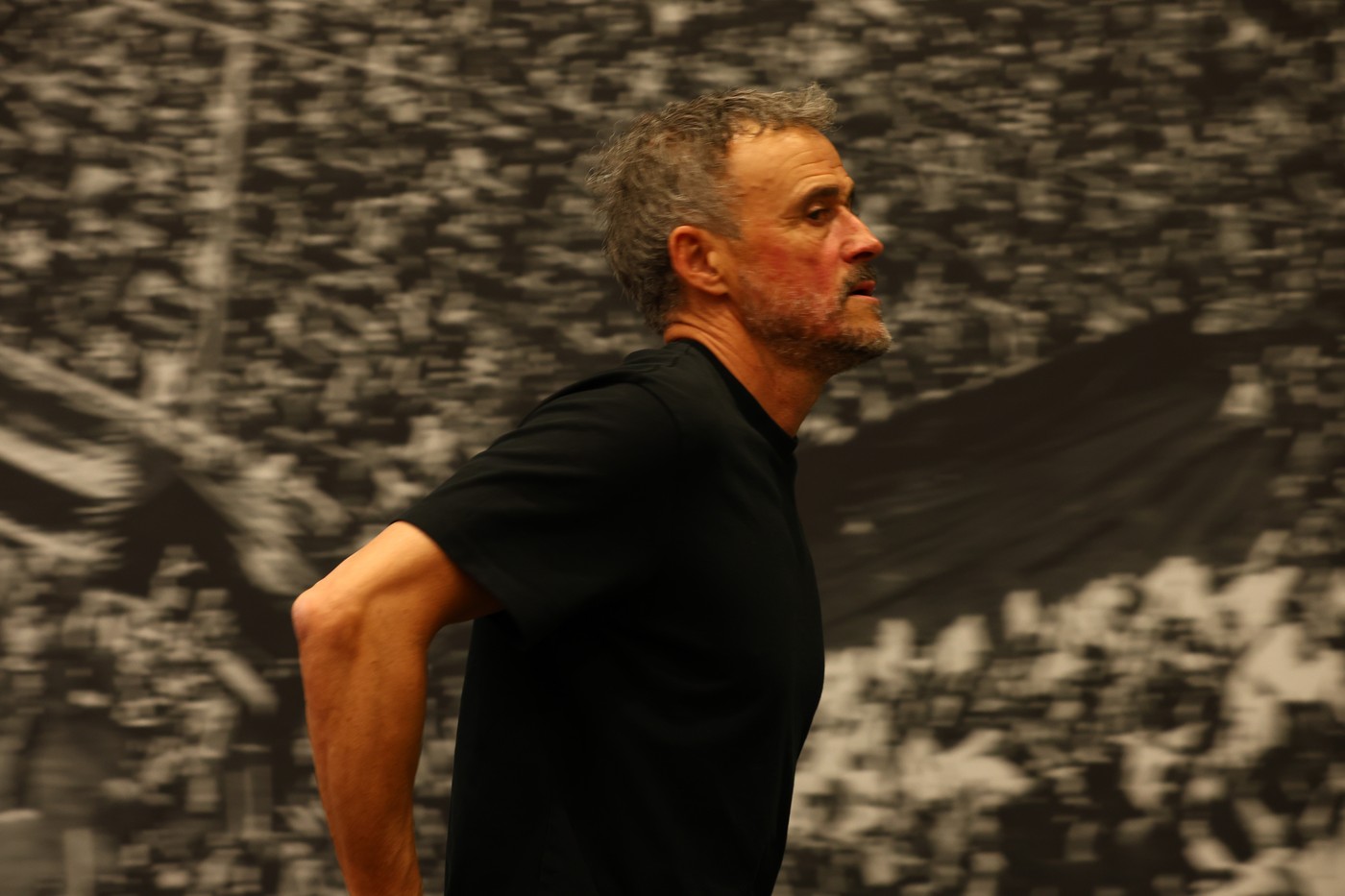 Imagine Stire Luis Enrique: Cât s-a terminat Barcelona - Real? / 2-0! Gestul făcut de antrenorul lui PSG în fața jurnaliștilor | 2review.ro