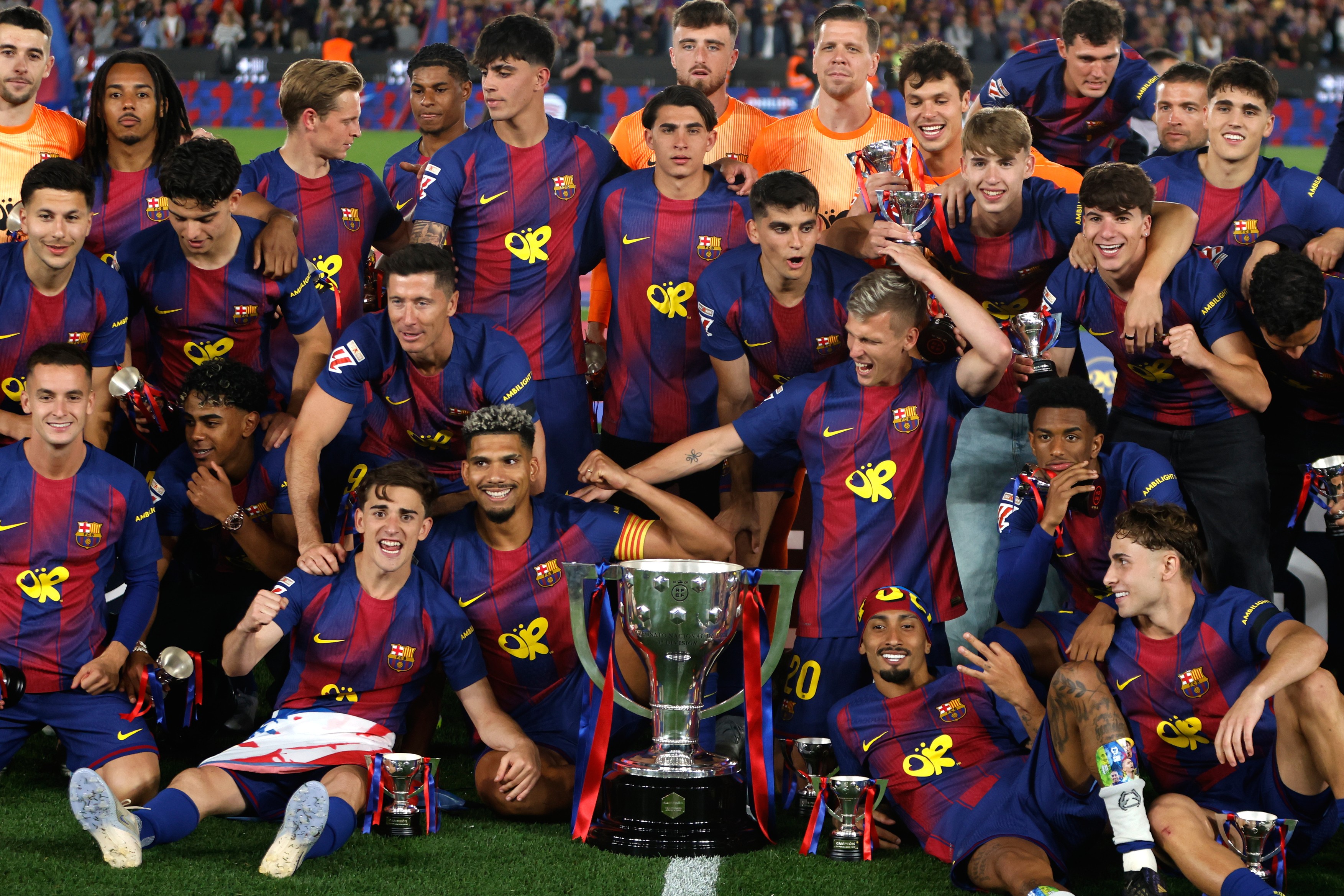 Imagine Stire UNIC în fotbal! S-a scris istorie, după ce Barcelona a câștigat campionatul în La Liga | 2review.ro