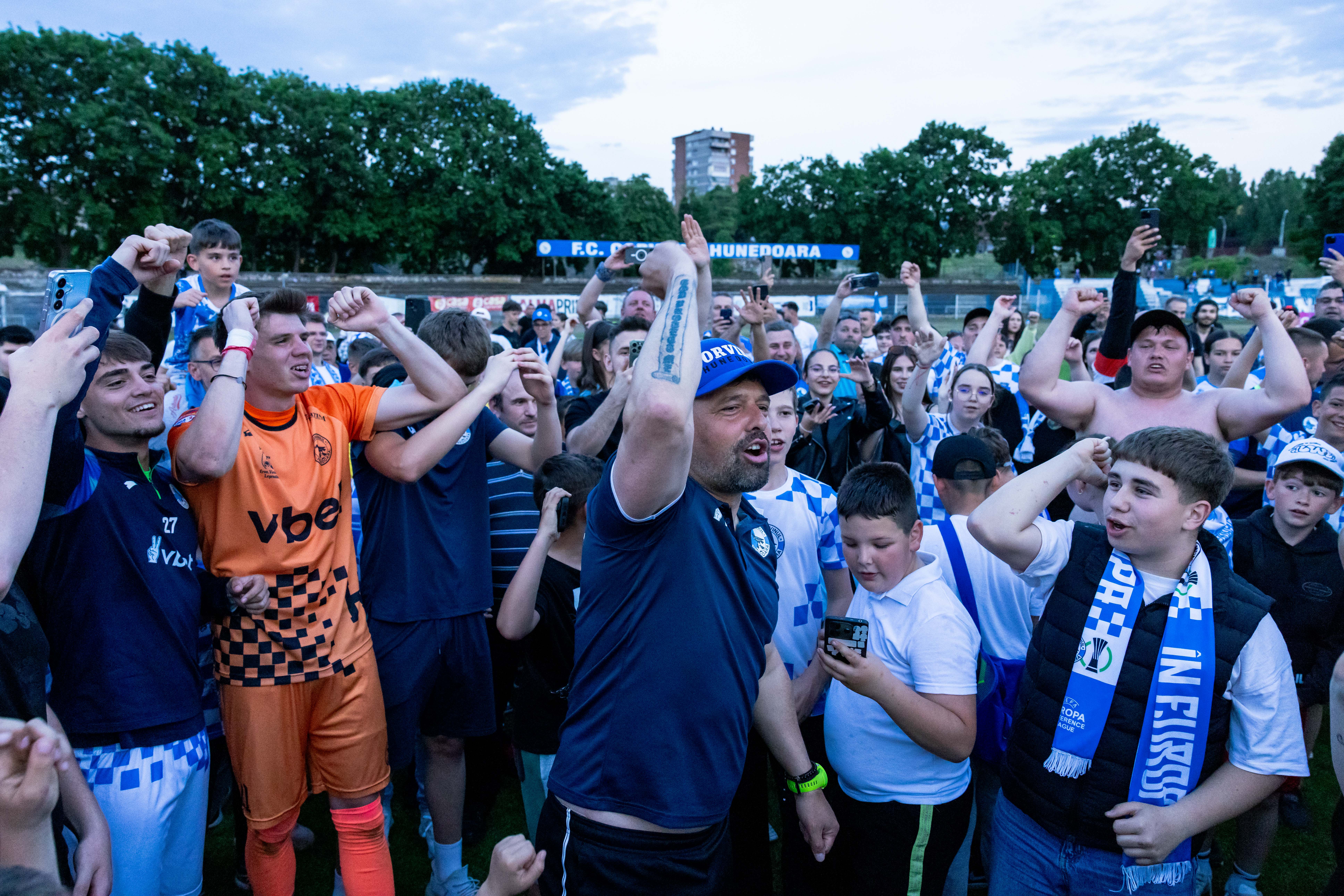 Imagine Stire Lovitură de teatru! Corvinul nu i-a propus prelungirea lui Florin Maxim, antrenorul care a promovat-o în SuperLiga | 2review.ro