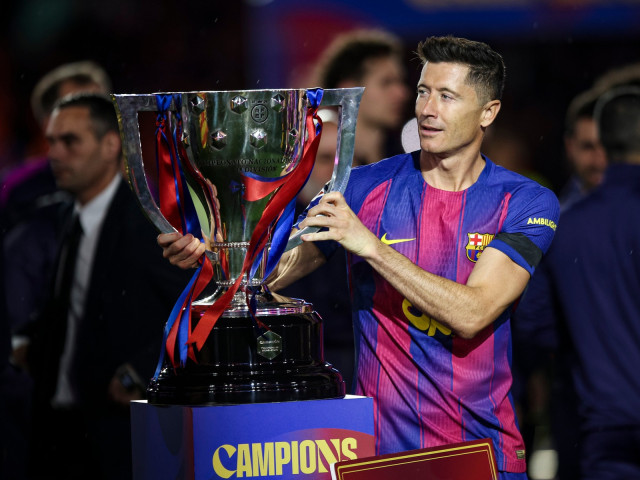 Hansi Flick își prelungește contractul cu Barcelona