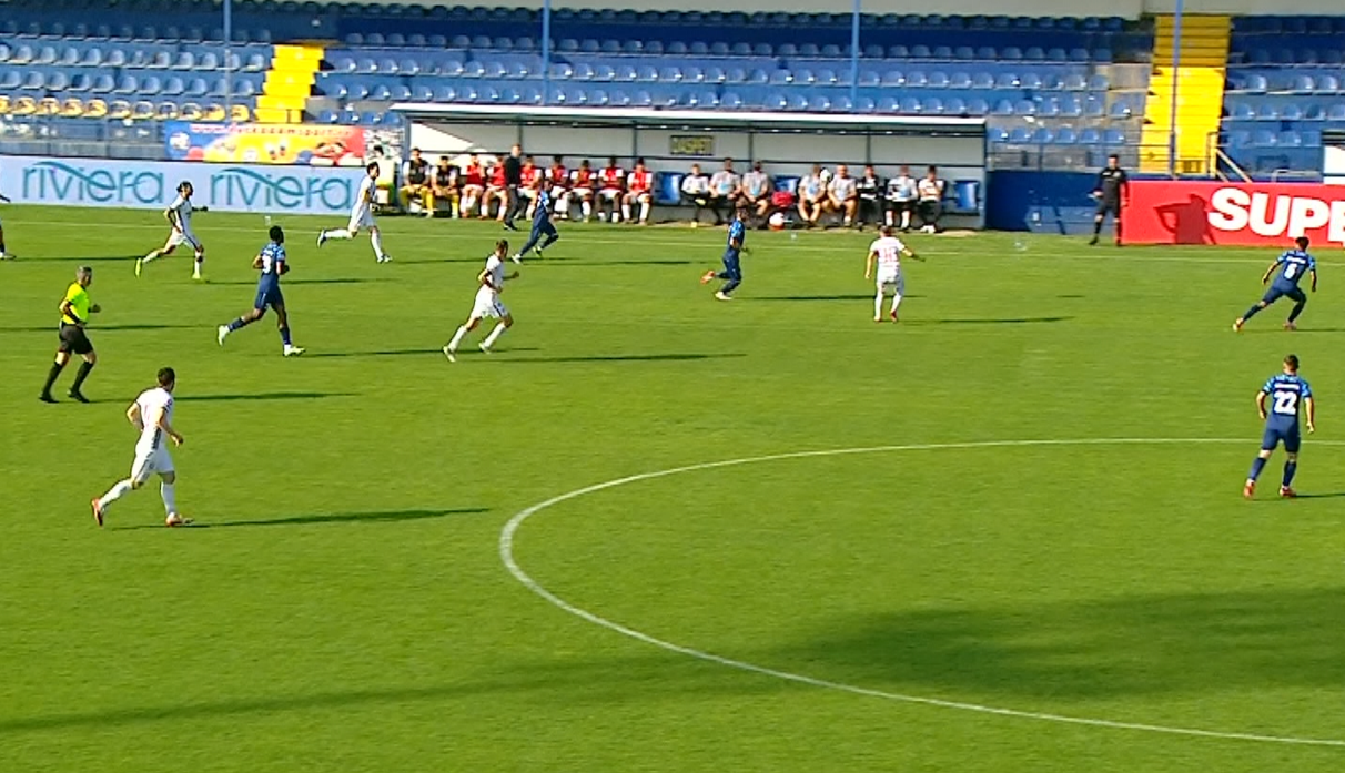 Imagine Stire Metaloglobus - Hermannstadt 1-0, ACUM, pe Digi Sport 1. GOOOL! Abbey a luat o acțiune pe cont propriu și a deschis scorul! | 2review.ro