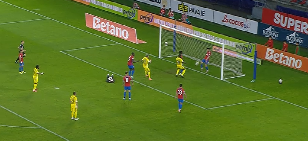 Imagine Stire Ce tonto-gol luase FCSB! Matei Popa a fost făcut K.O. de un coleg, Mihai Popescu dăduse pe lângă minge | 2review.ro