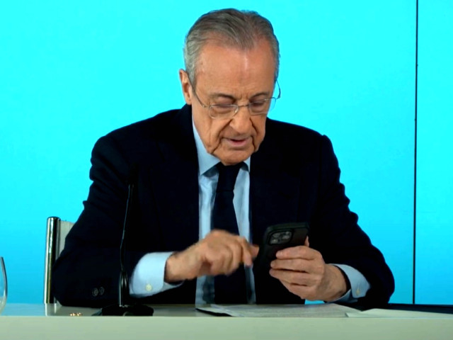Poza pentru articolul "Uluitor": Florentino Perez și-a scos telefonul și i-a făcut praf de față cu toată lumea! "Uitați-vă și voi"