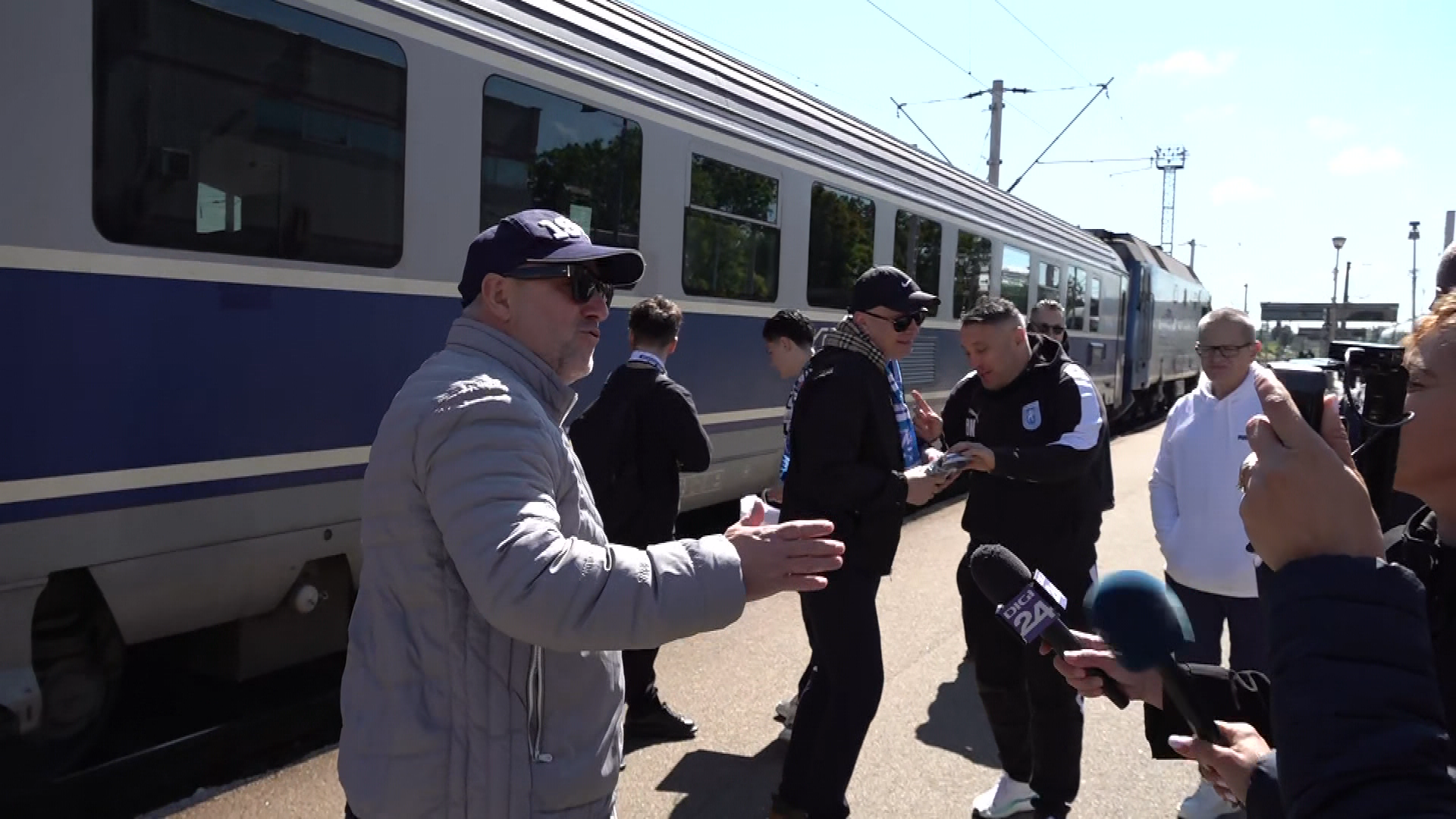 Imagine Stire Mihai Rotaru, cu trenul, alături de fanii Craiovei, la finala Cupei. Singurele cuvinte, înainte de plecare | 2review.ro